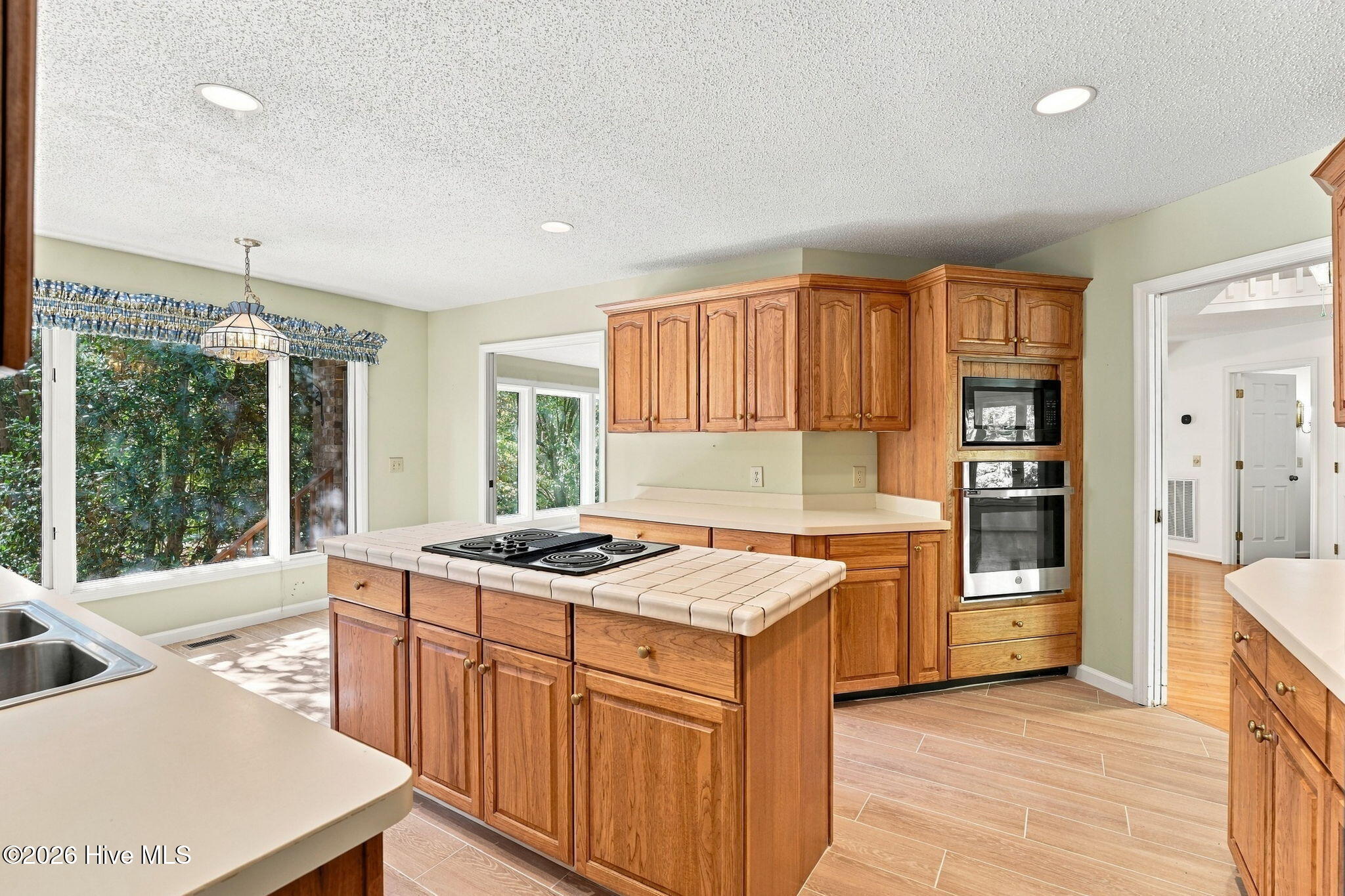 2 Torrey Pines Place Property Photo 15