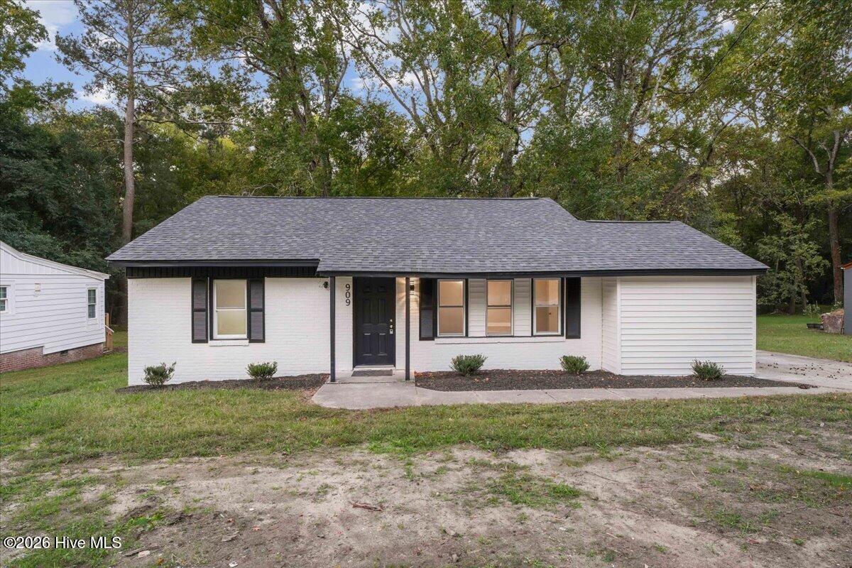 909 Tyan Street Property Photo 8