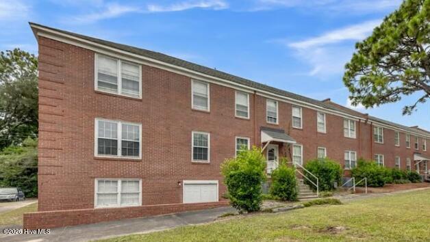 2940 Oleander Drive F-11 Property Photo 1