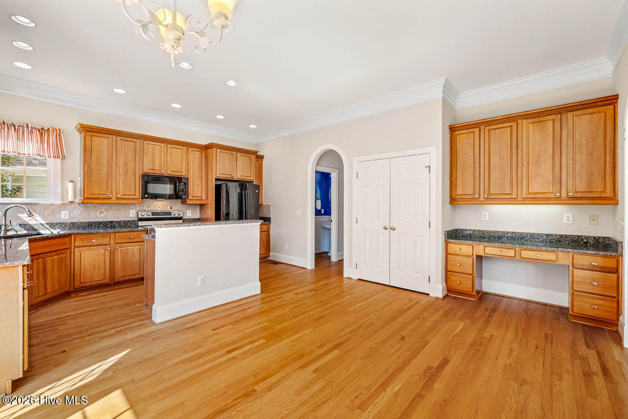 803 Highgrove Drive Property Photo 30