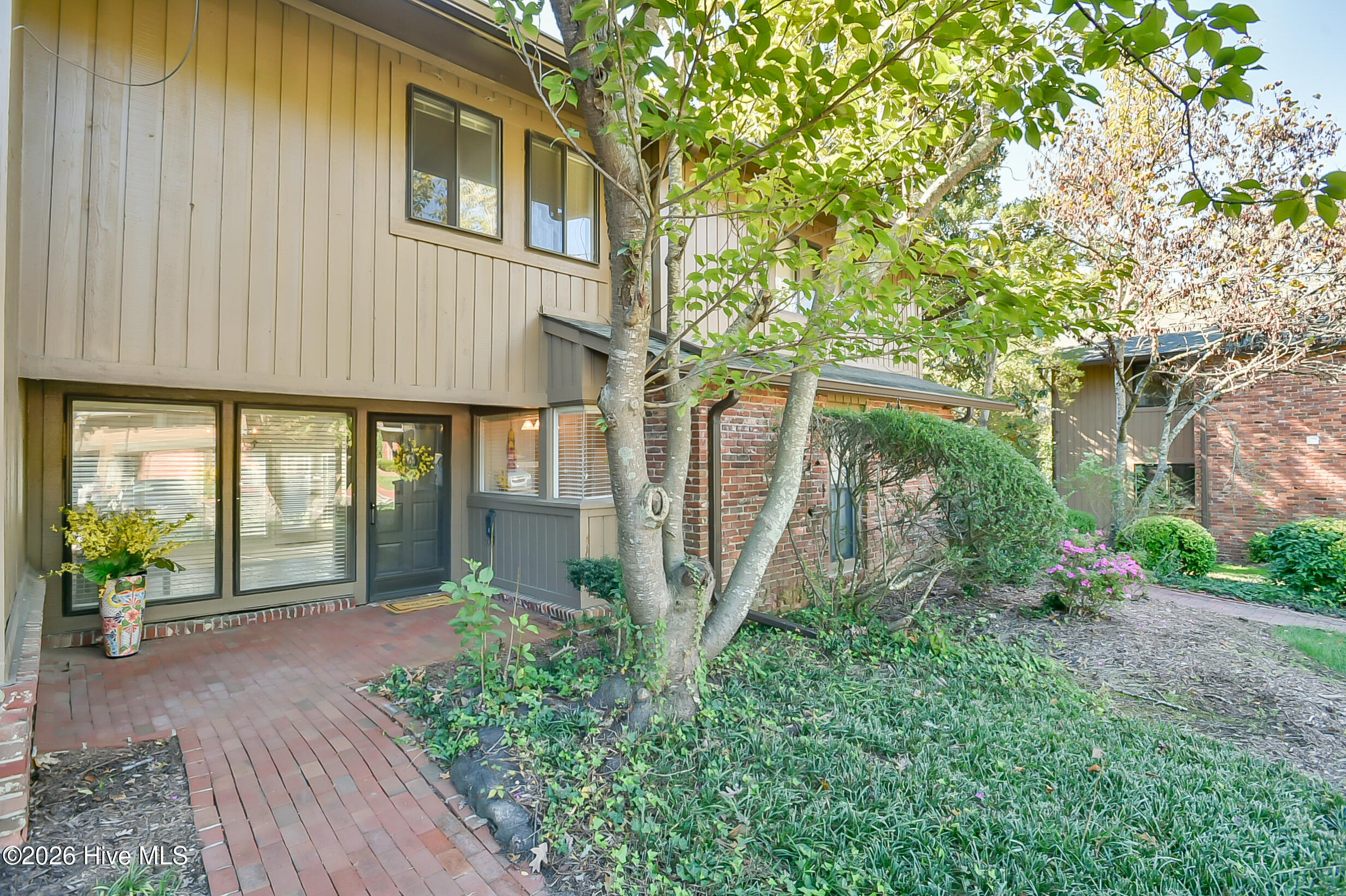 1705 Oak Tree Drive Property Photo 1