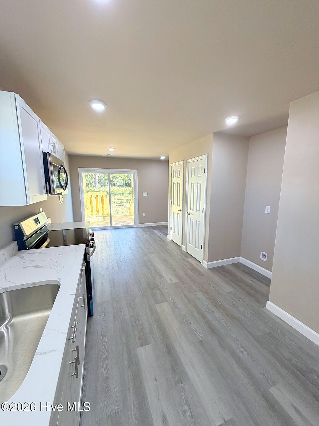 933 Hickman Road Property Photo 7
