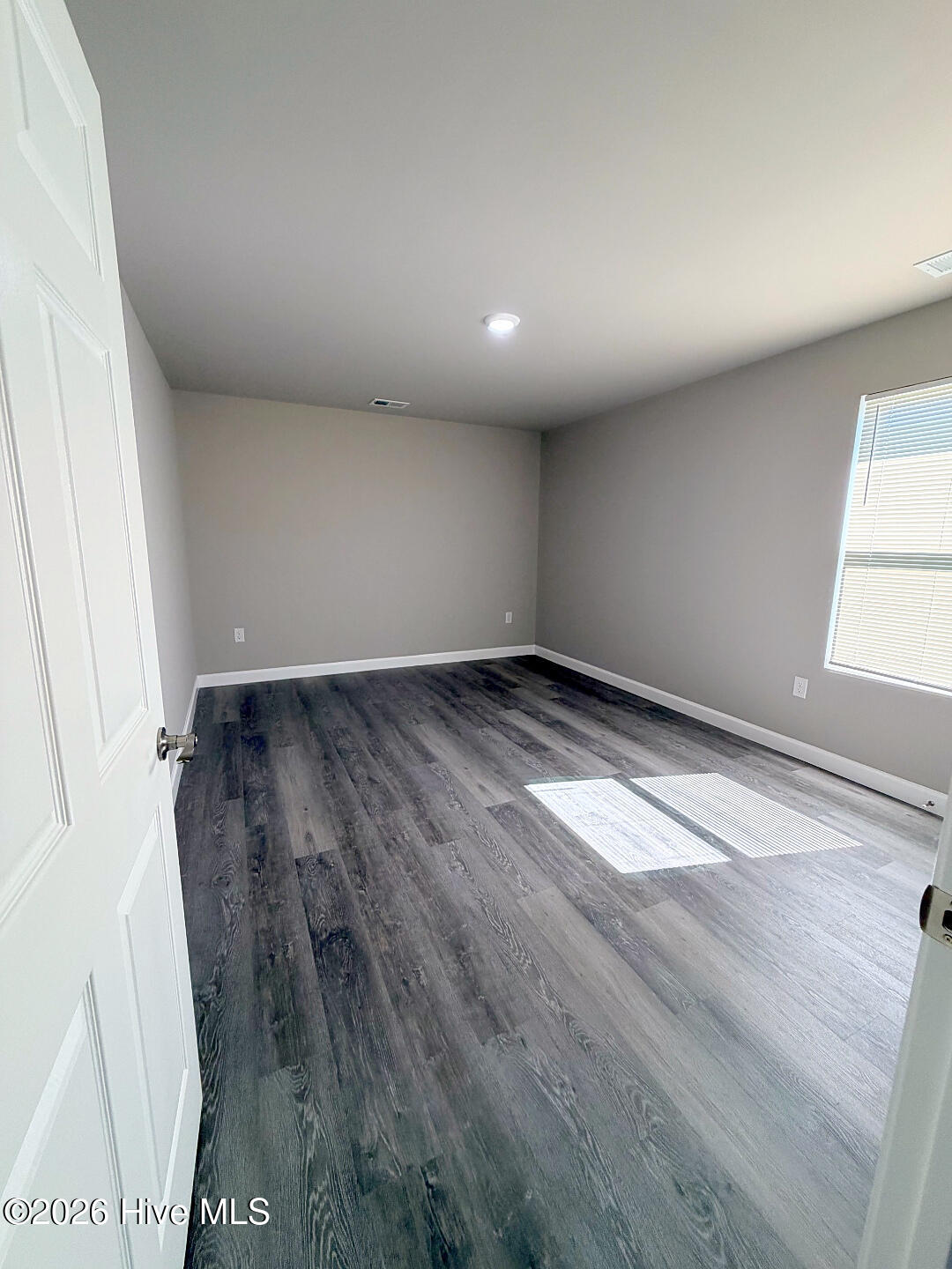933 Hickman Road Property Photo 8