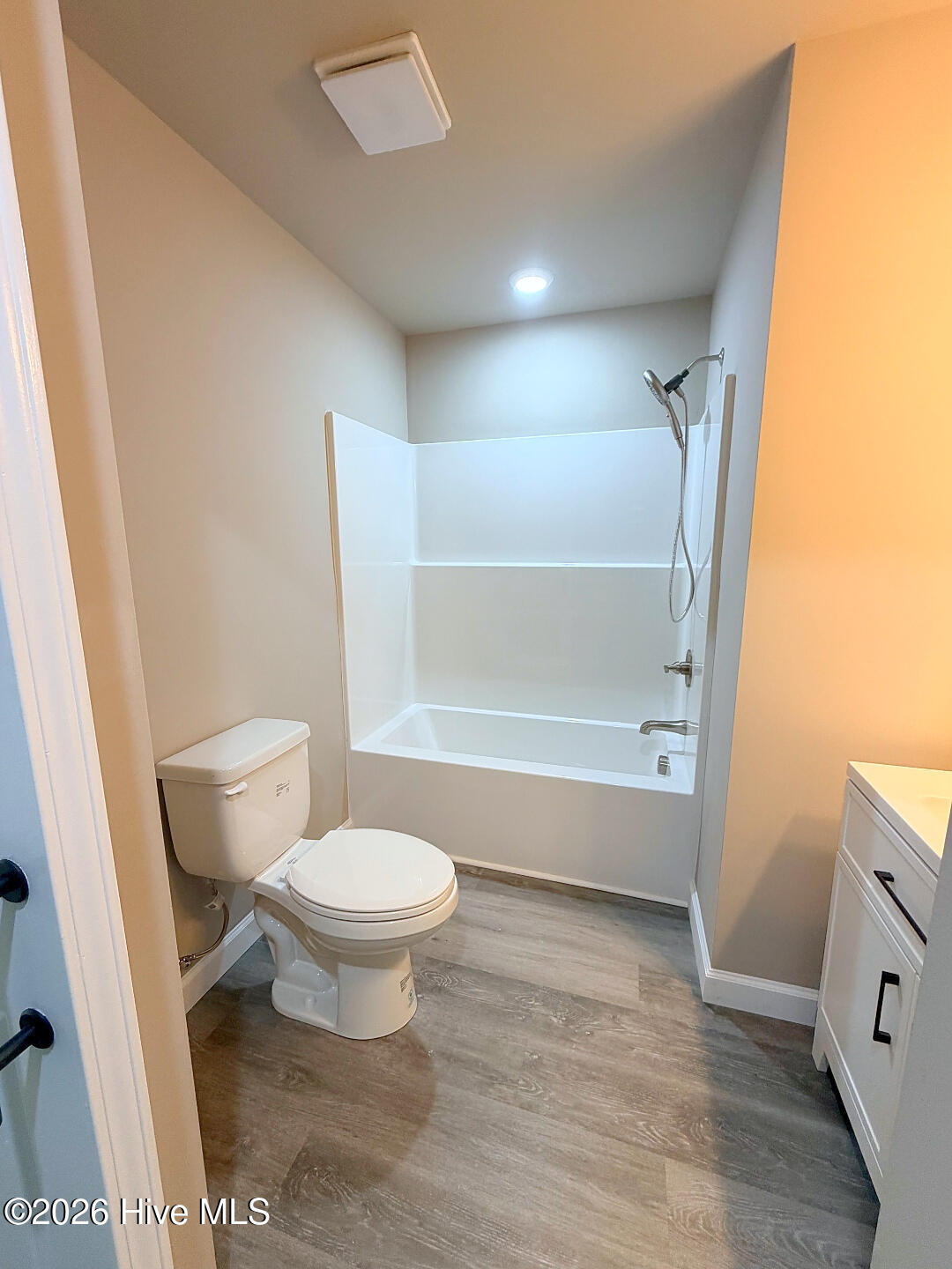 933 Hickman Road Property Photo 14