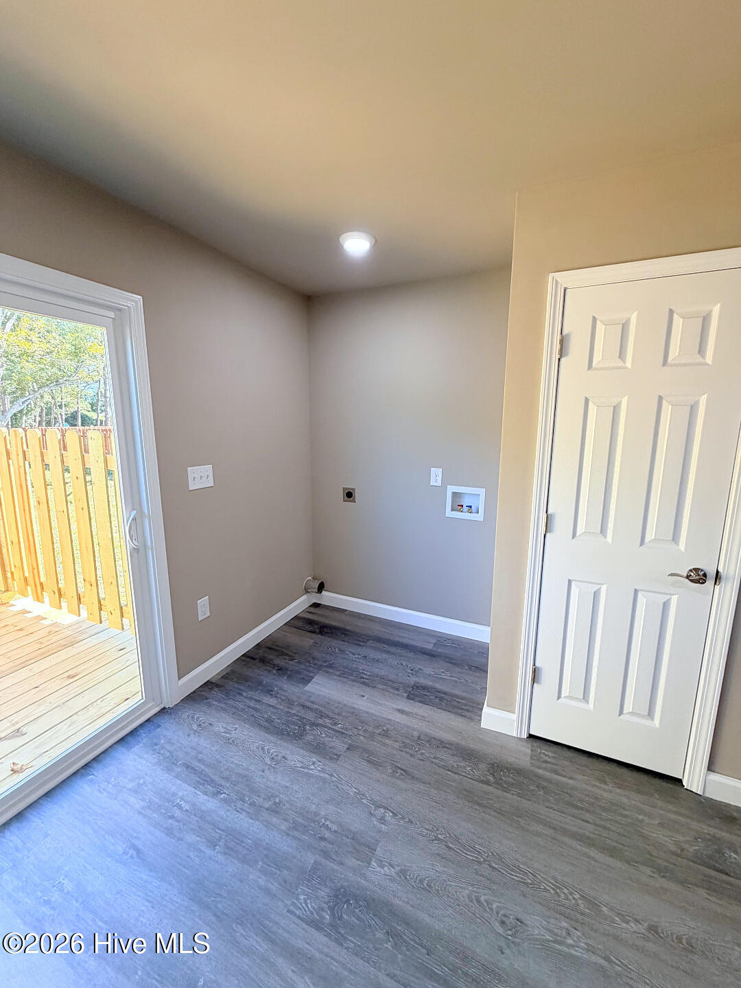 933 Hickman Road Property Photo 15