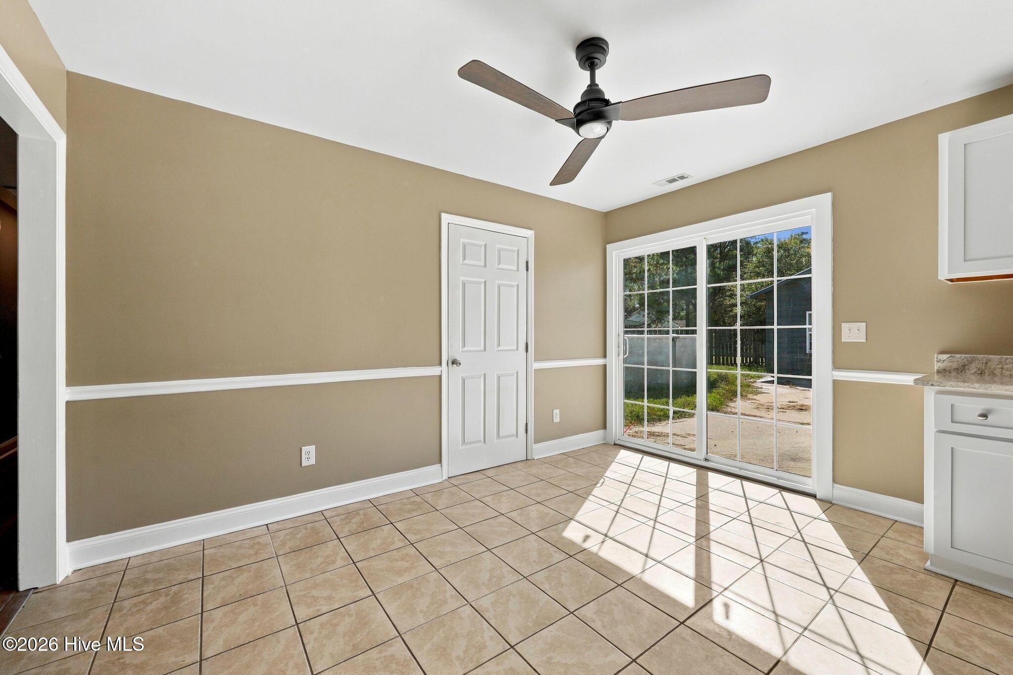 2913 Mandy Lane Property Photo 10
