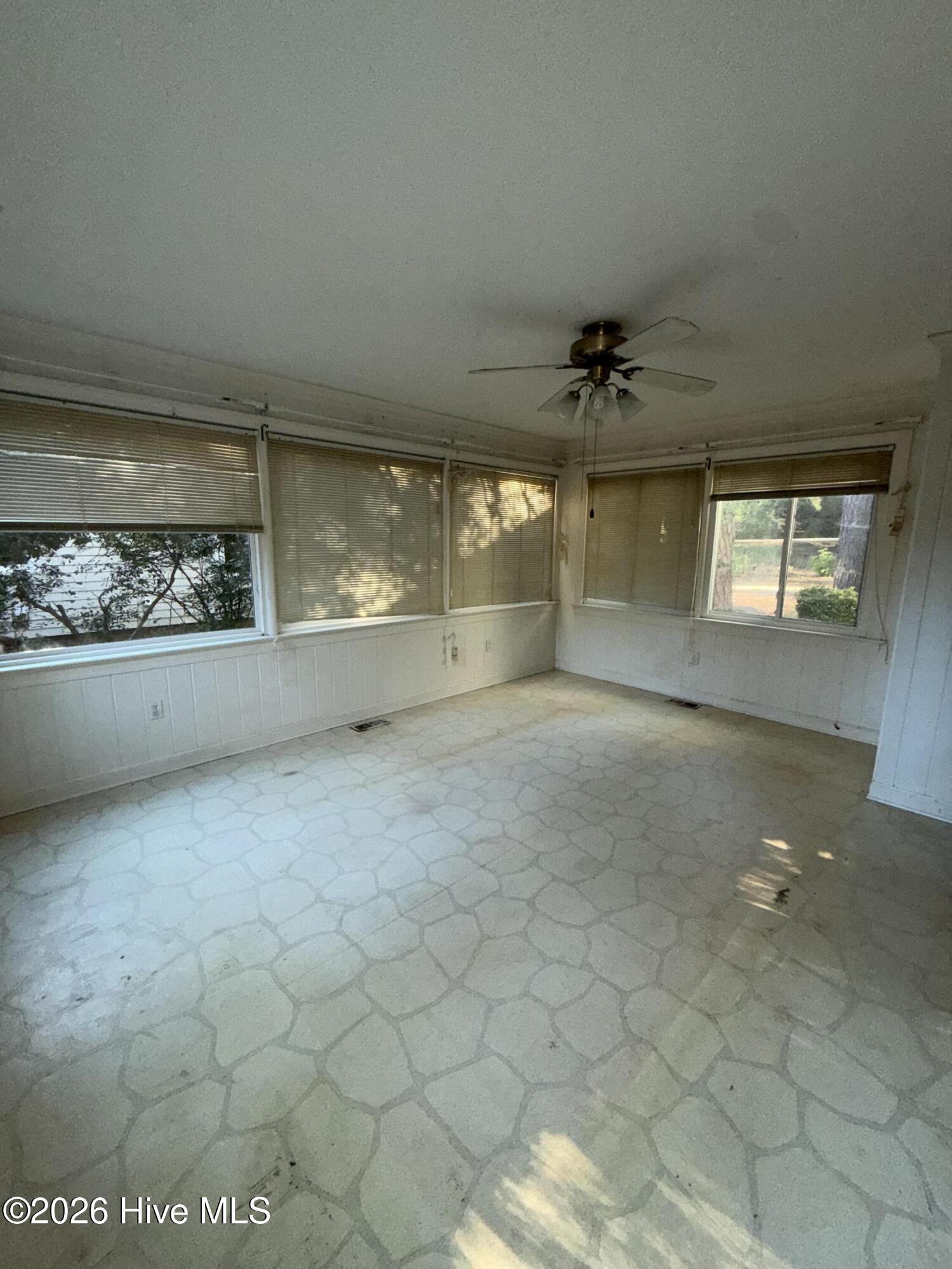 1549 Country Club Road Property Photo 5