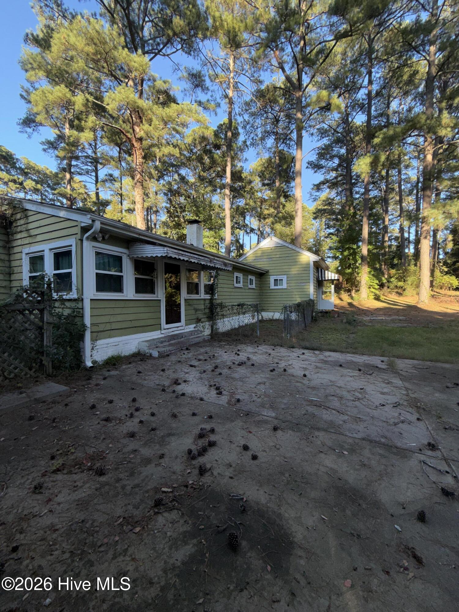 1549 Country Club Road Property Photo 9