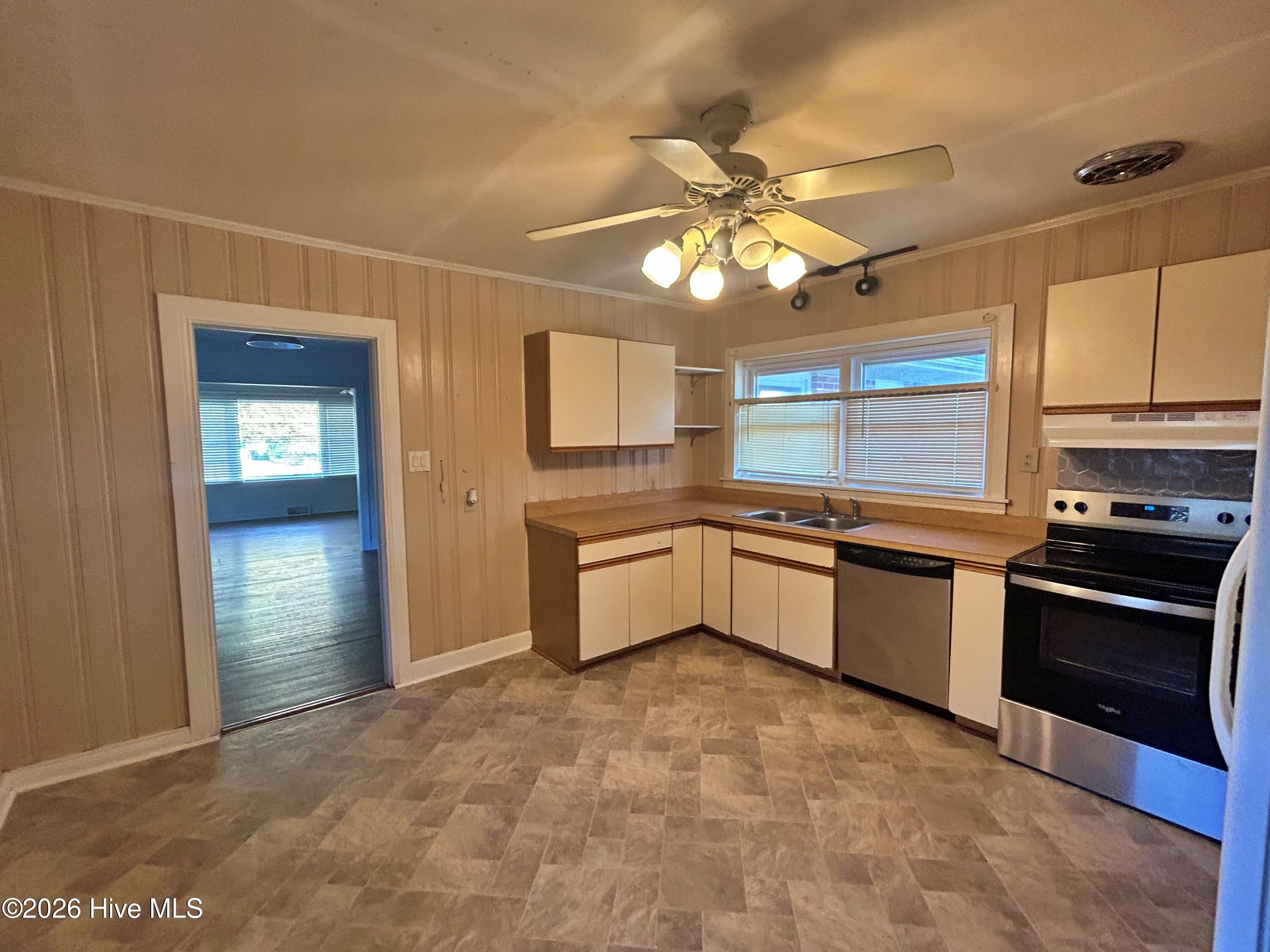 803 N Grace Avenue Property Photo 7
