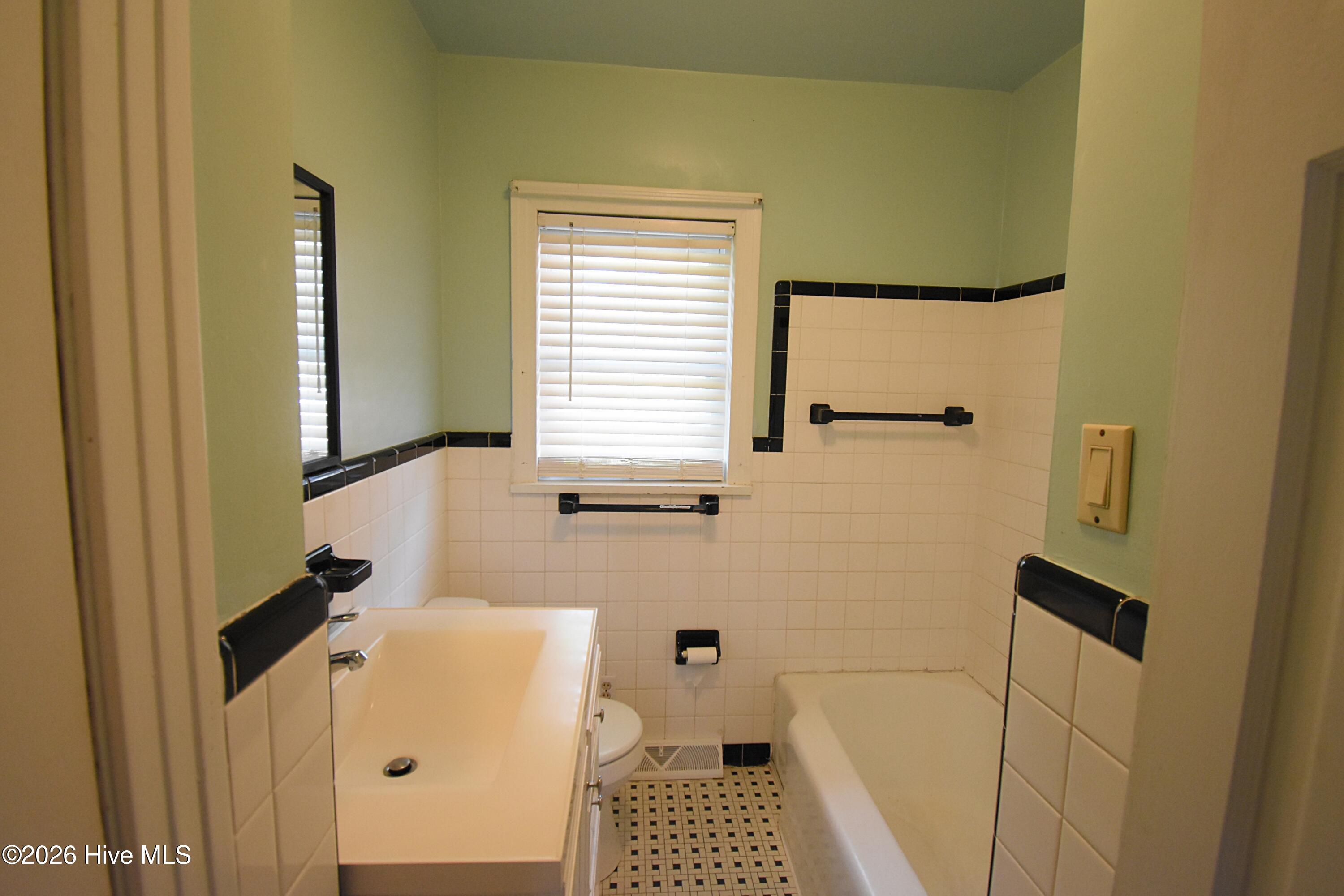 803 N Grace Avenue Property Photo 12