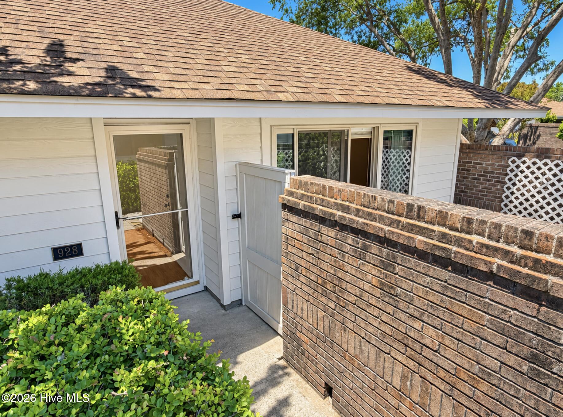 928 Summerlin Falls Court Property Photo 1