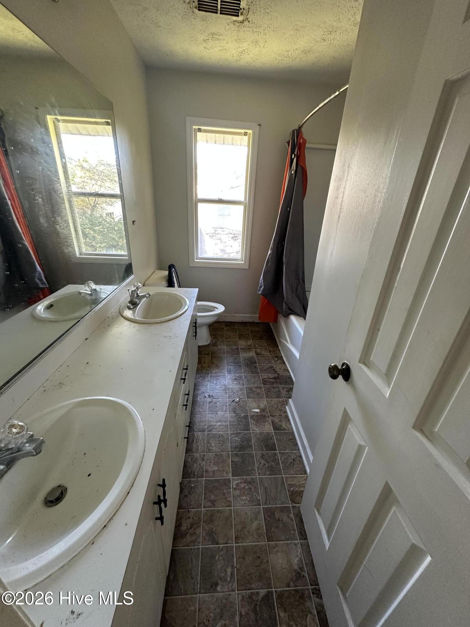 707 Highland Drive Property Photo 6