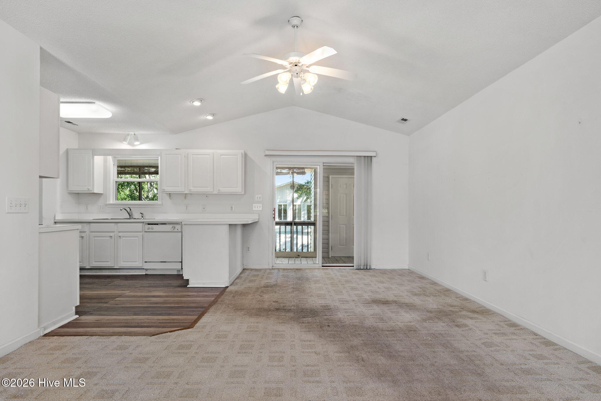212 Ne 41st Street Property Photo 8