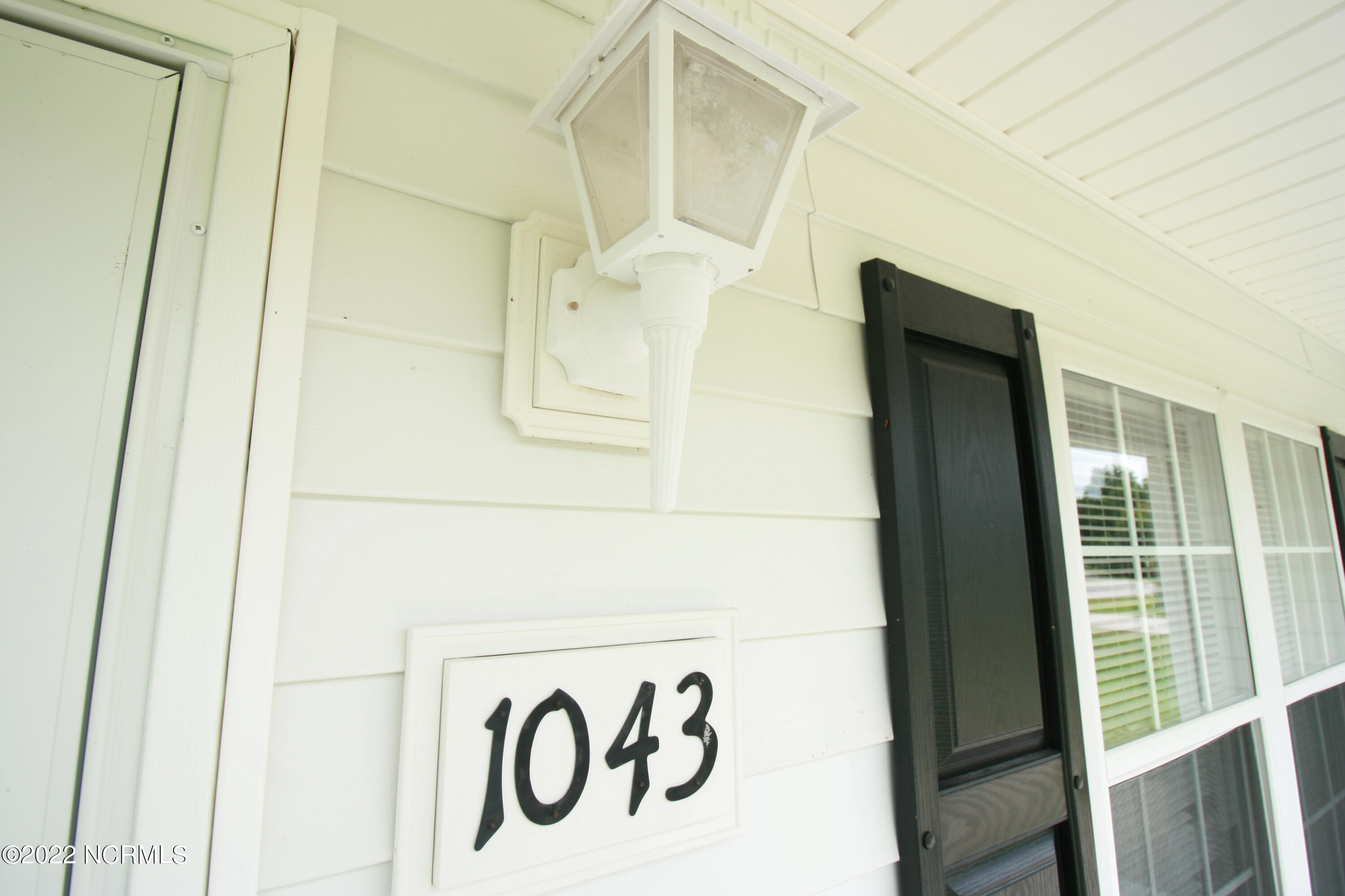 1043 Shirley Drive Property Photo 2