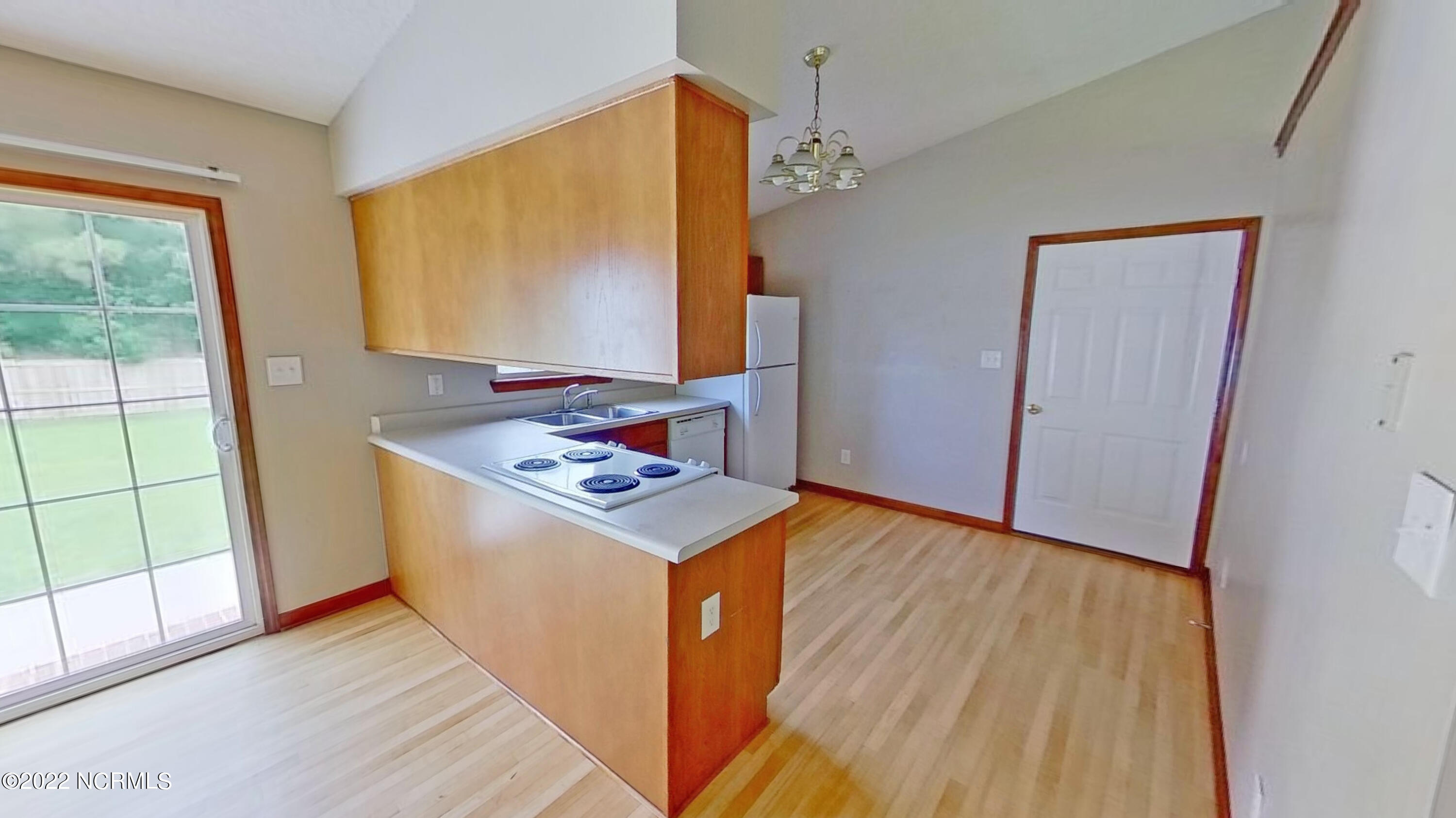 1043 Shirley Drive Property Photo 7