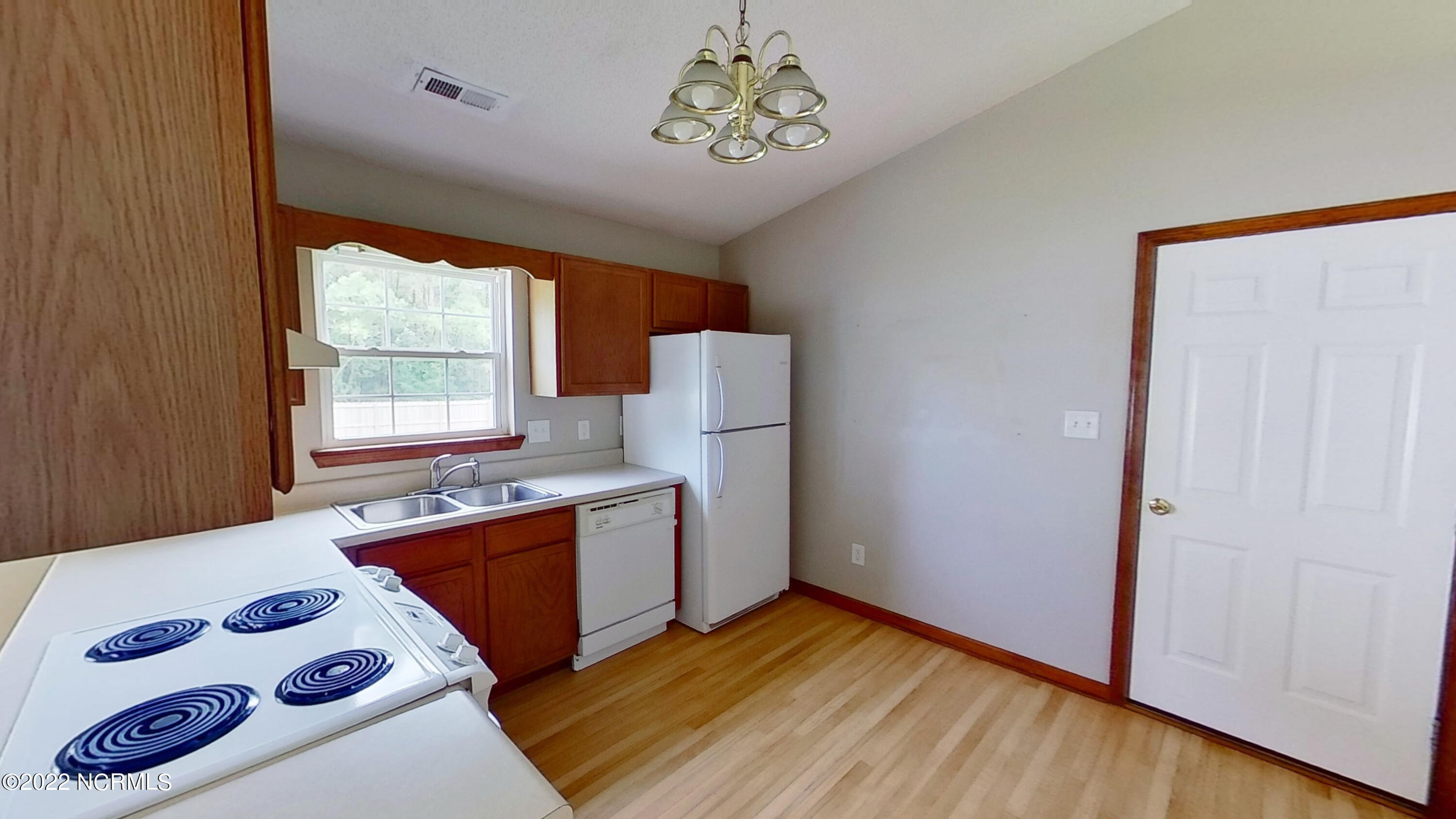 1043 Shirley Drive Property Photo 8