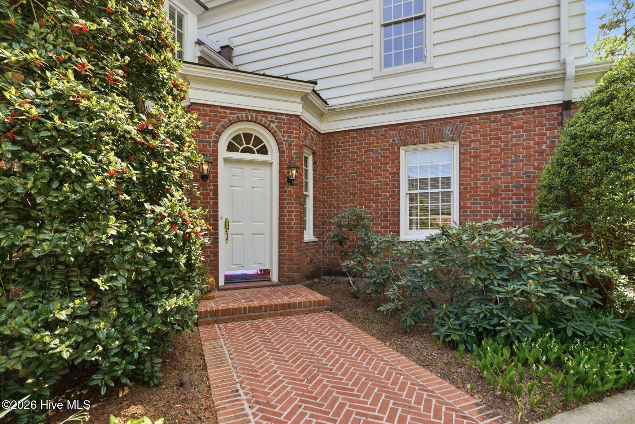 200 Hollycrest Drive Property Photo 6
