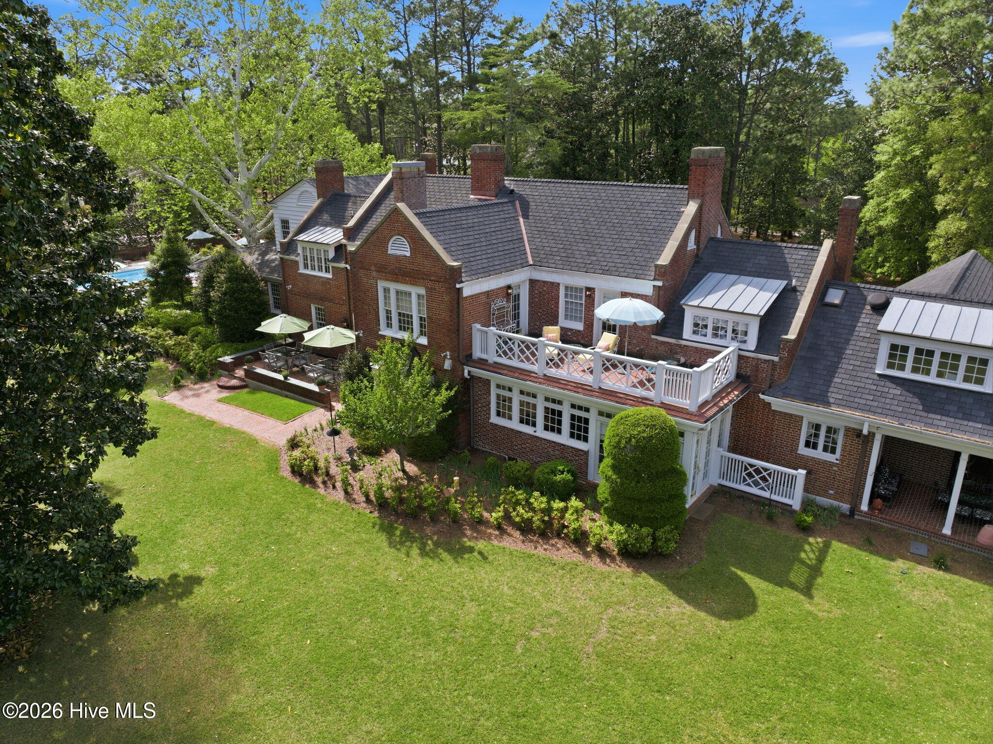 200 Hollycrest Drive Property Photo 202