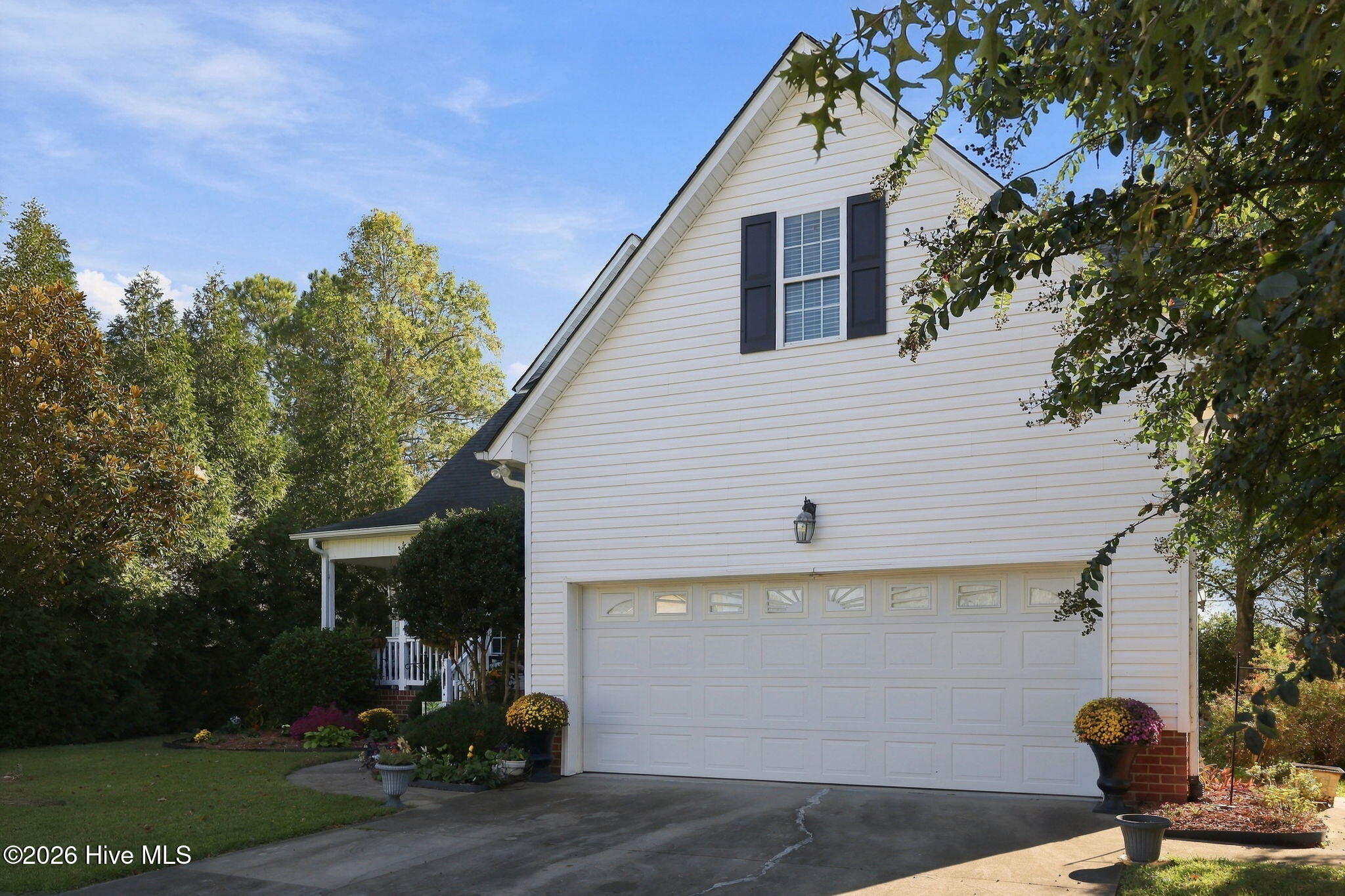 2427 Westminster Drive Property Photo 3