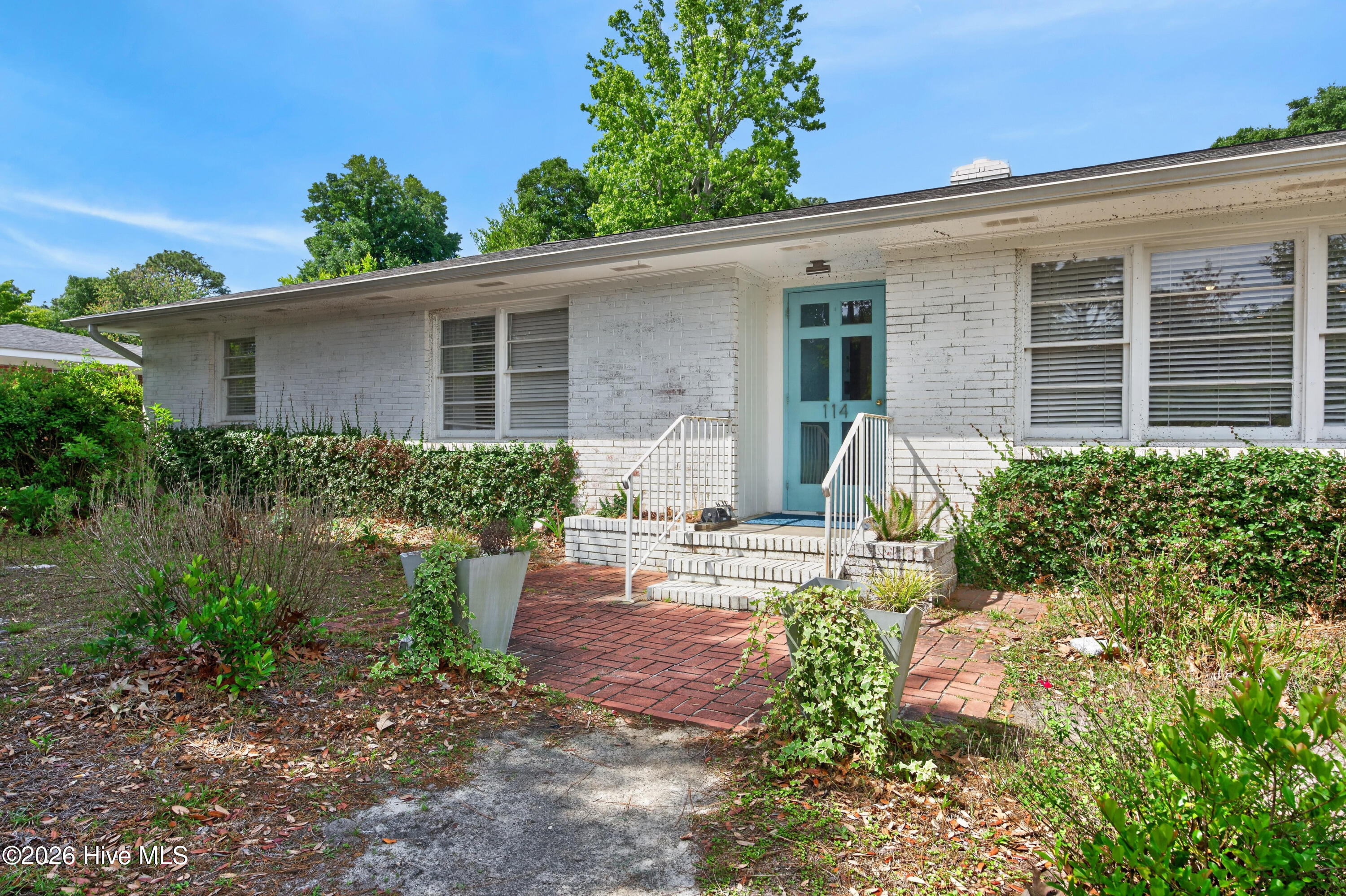 114 Parkwood Drive Property Photo 1