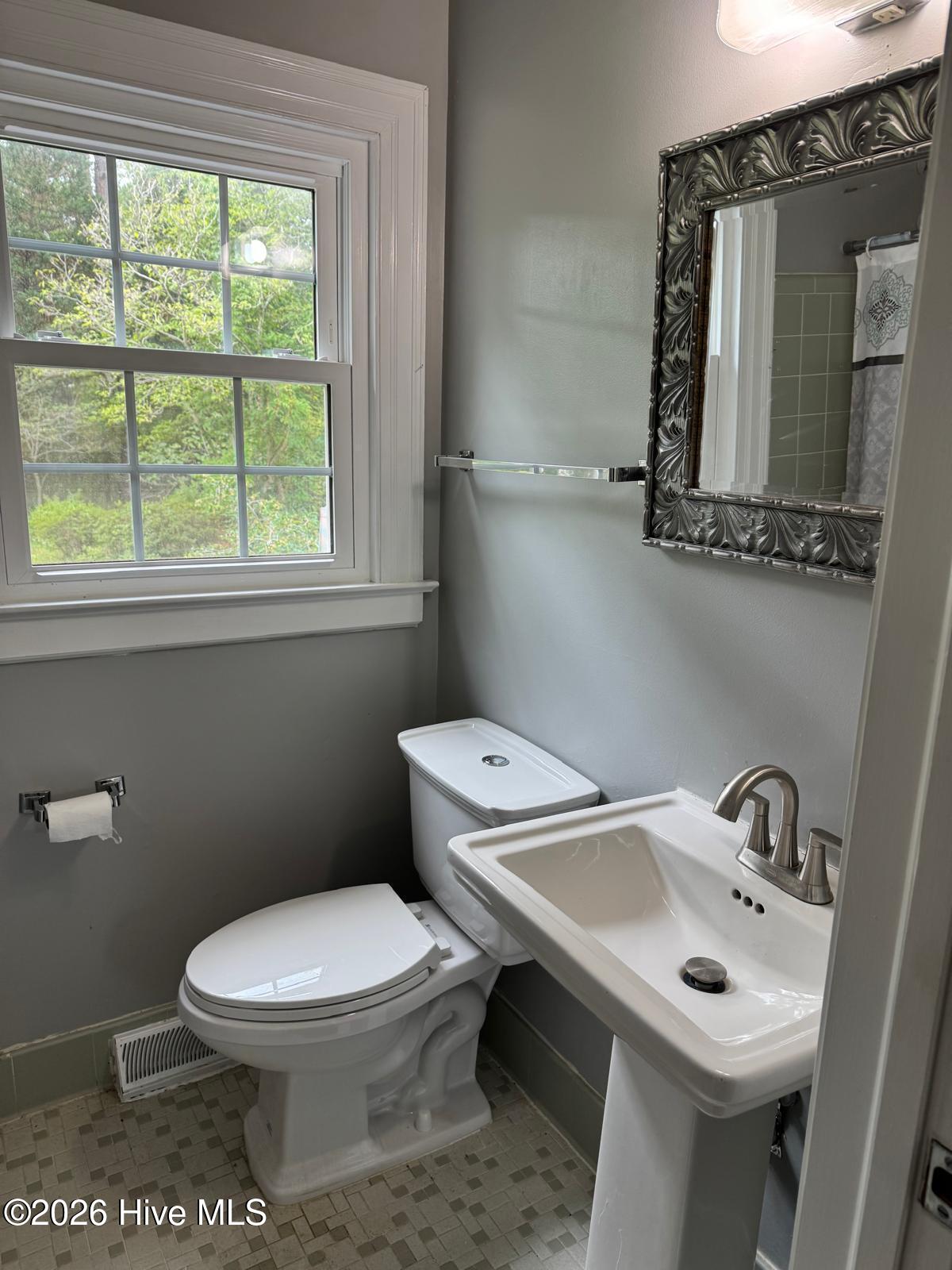 314 Canterbury Road Nw Property Photo 24