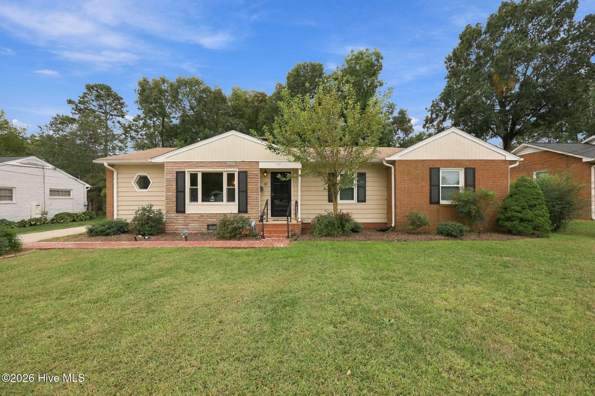 517 E Pine Street Property Photo 1