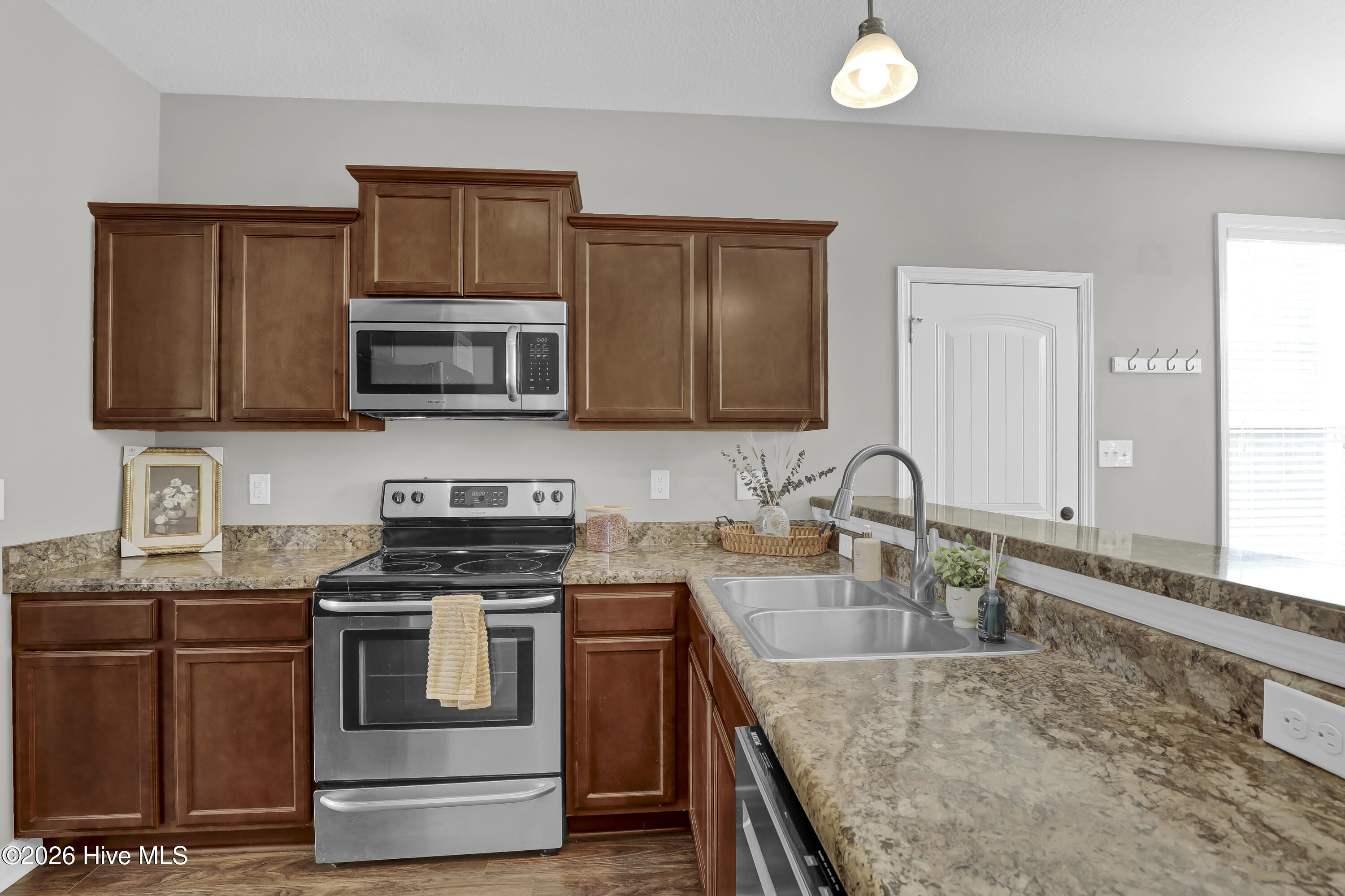 609 Winfall Drive Property Photo 11