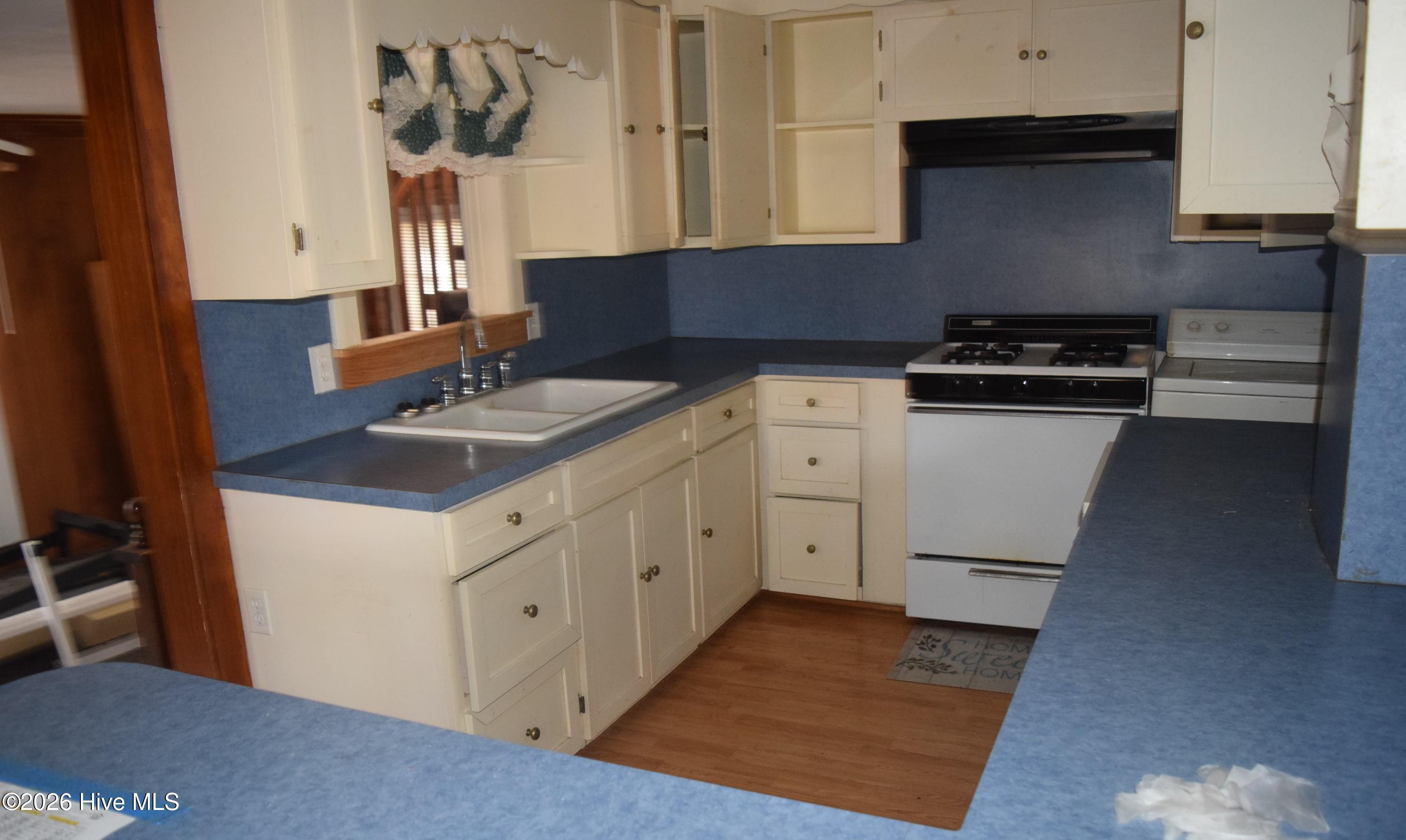 294 Cape Lookout Drive Property Photo 4