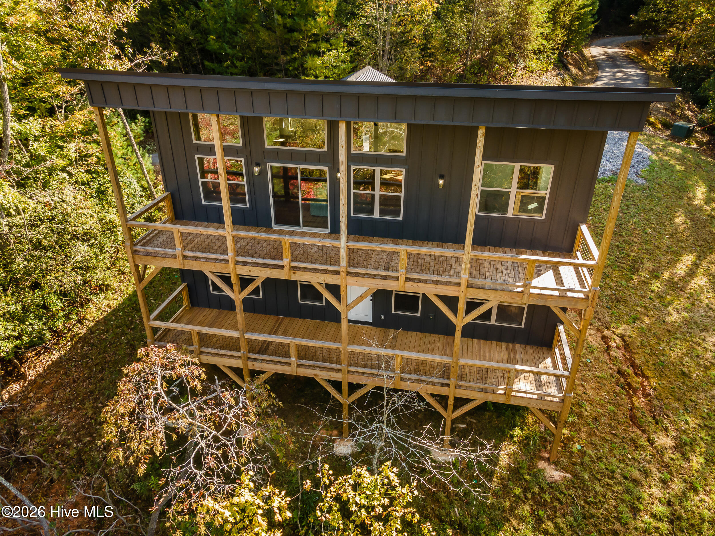 390 Fiddlers Way Property Photo 3