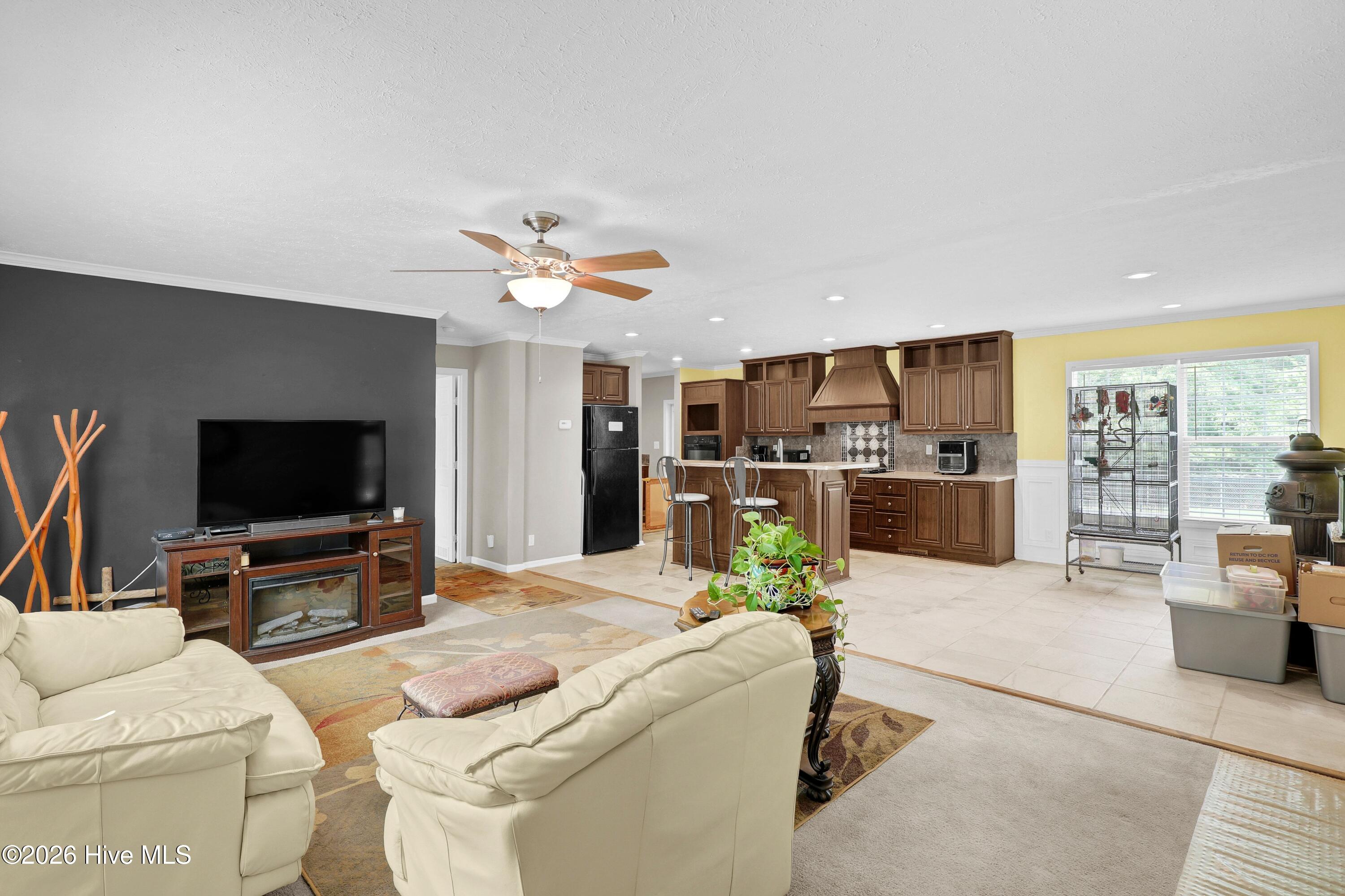 570 King Drive Property Photo 5