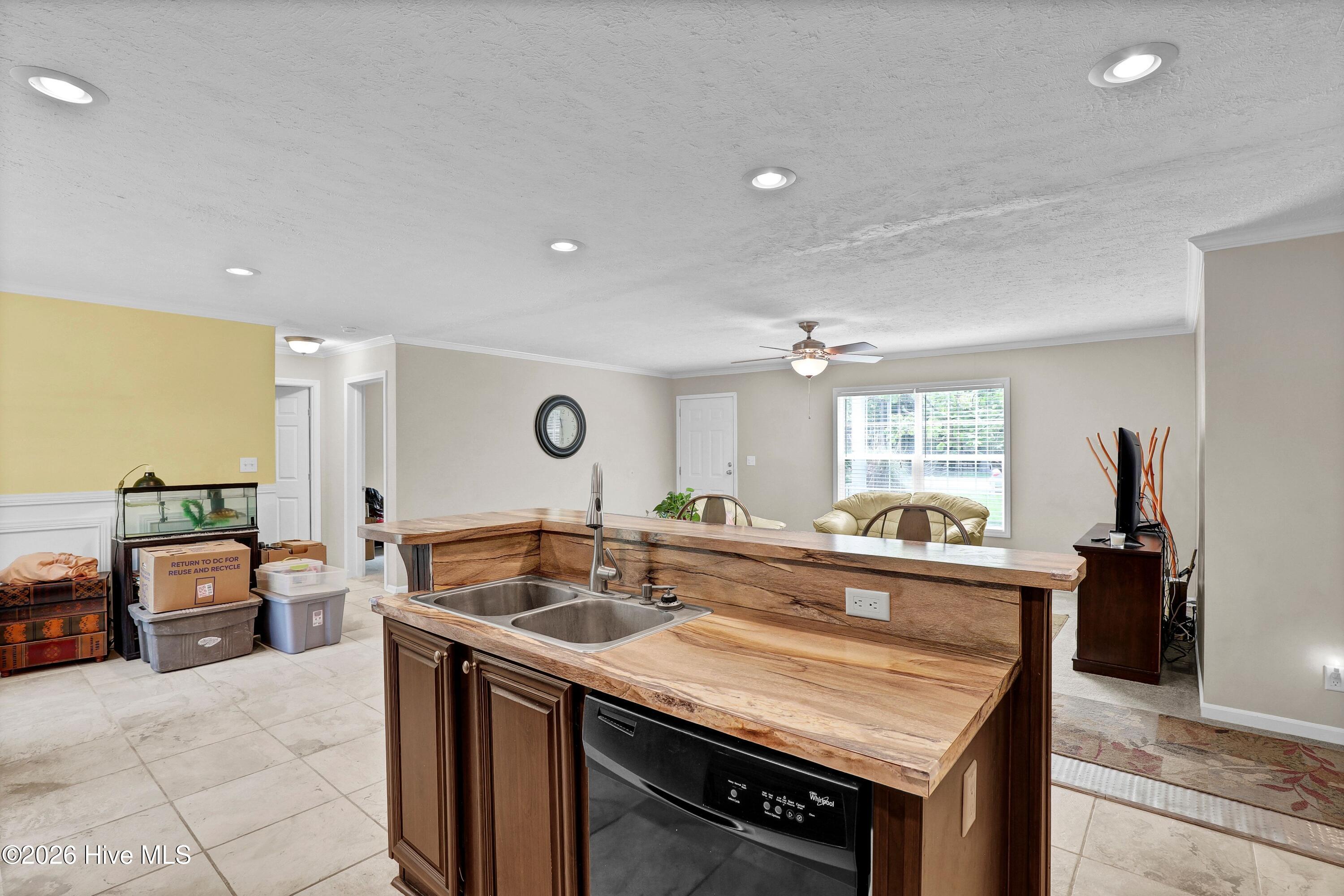 570 King Drive Property Photo 11