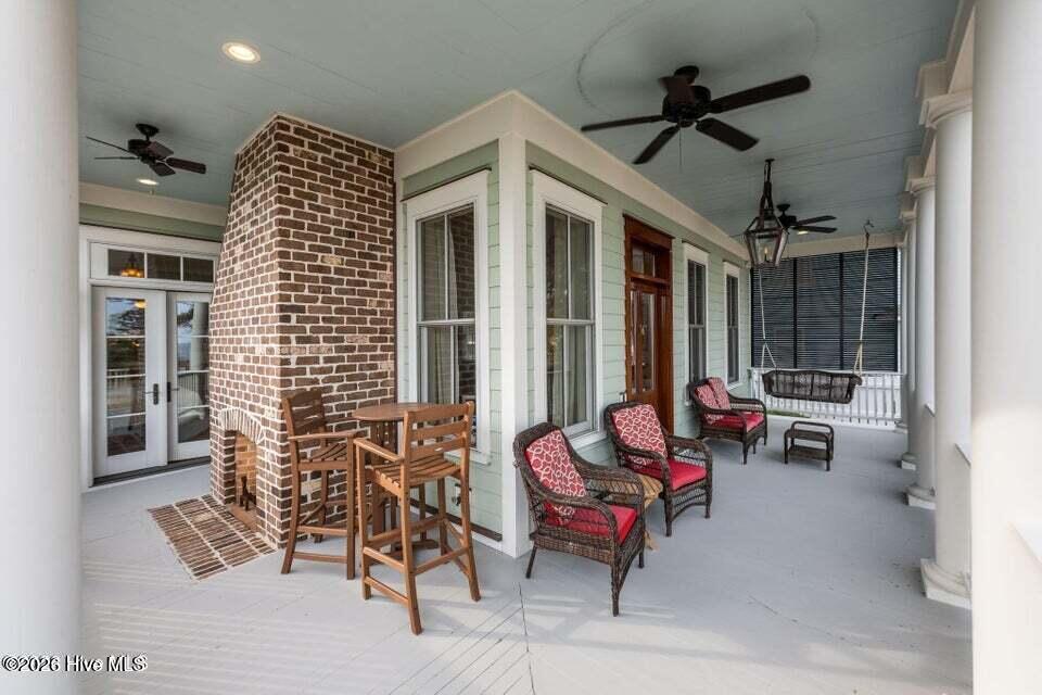 203 Vandemere Street Property Photo 7