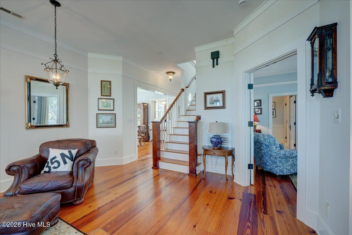 203 Vandemere Street Property Photo 32
