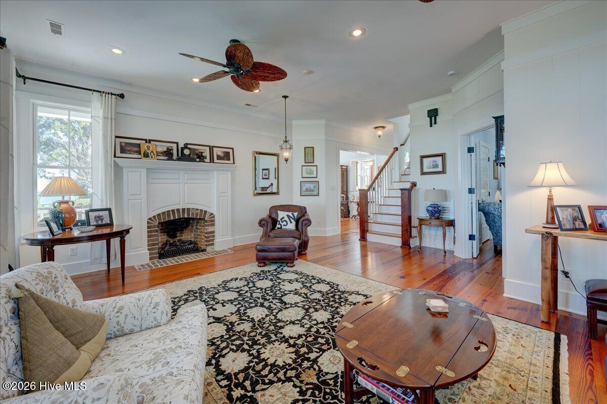 203 Vandemere Street Property Photo 37