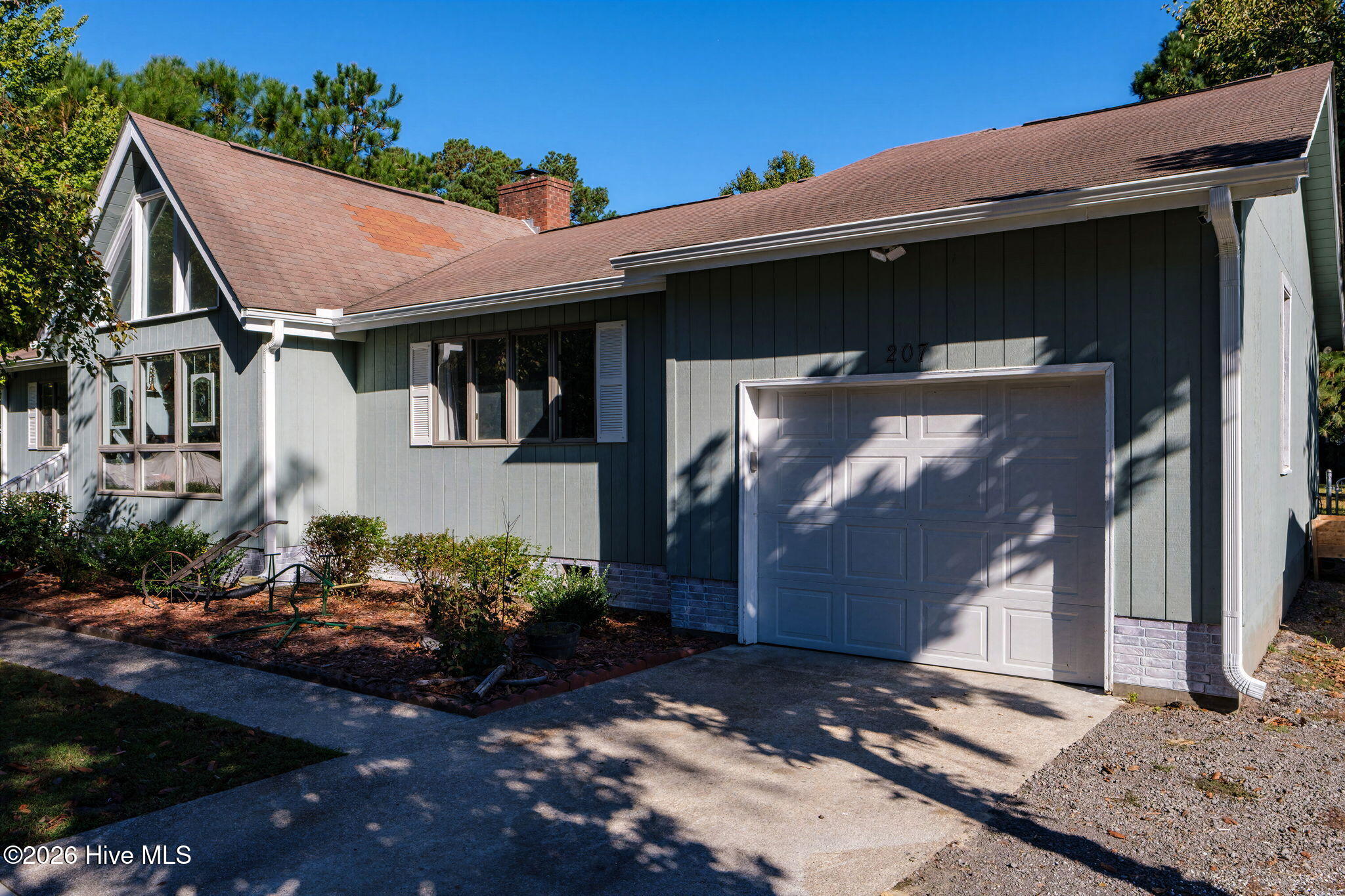 207 Oak Ridge Drive Property Photo 3