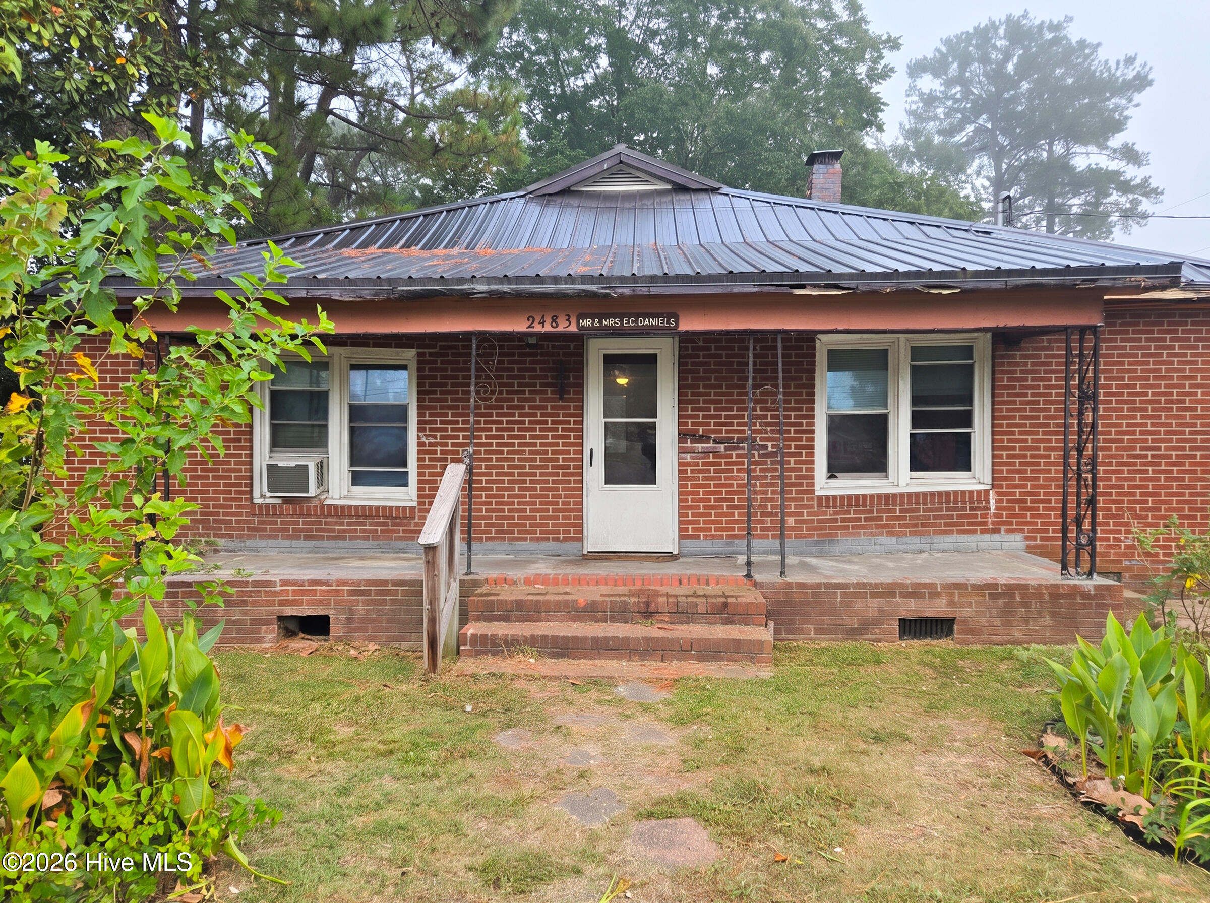 2483 Railroad Street Property Photo 1