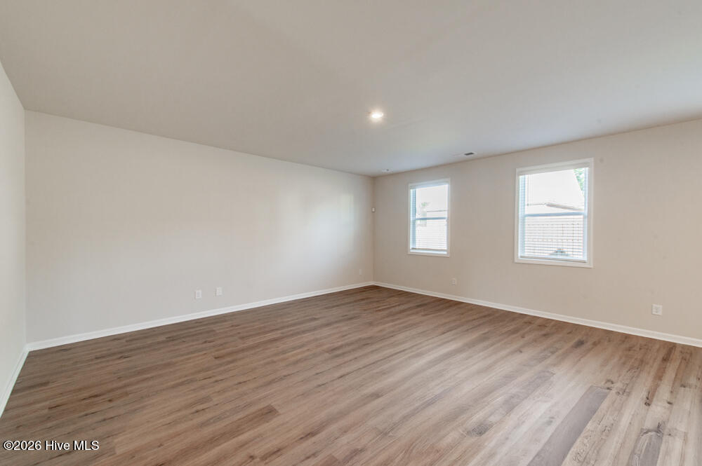 1025 Amber Way Property Photo 6