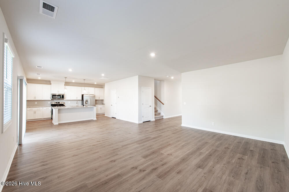 1025 Amber Way Property Photo 7