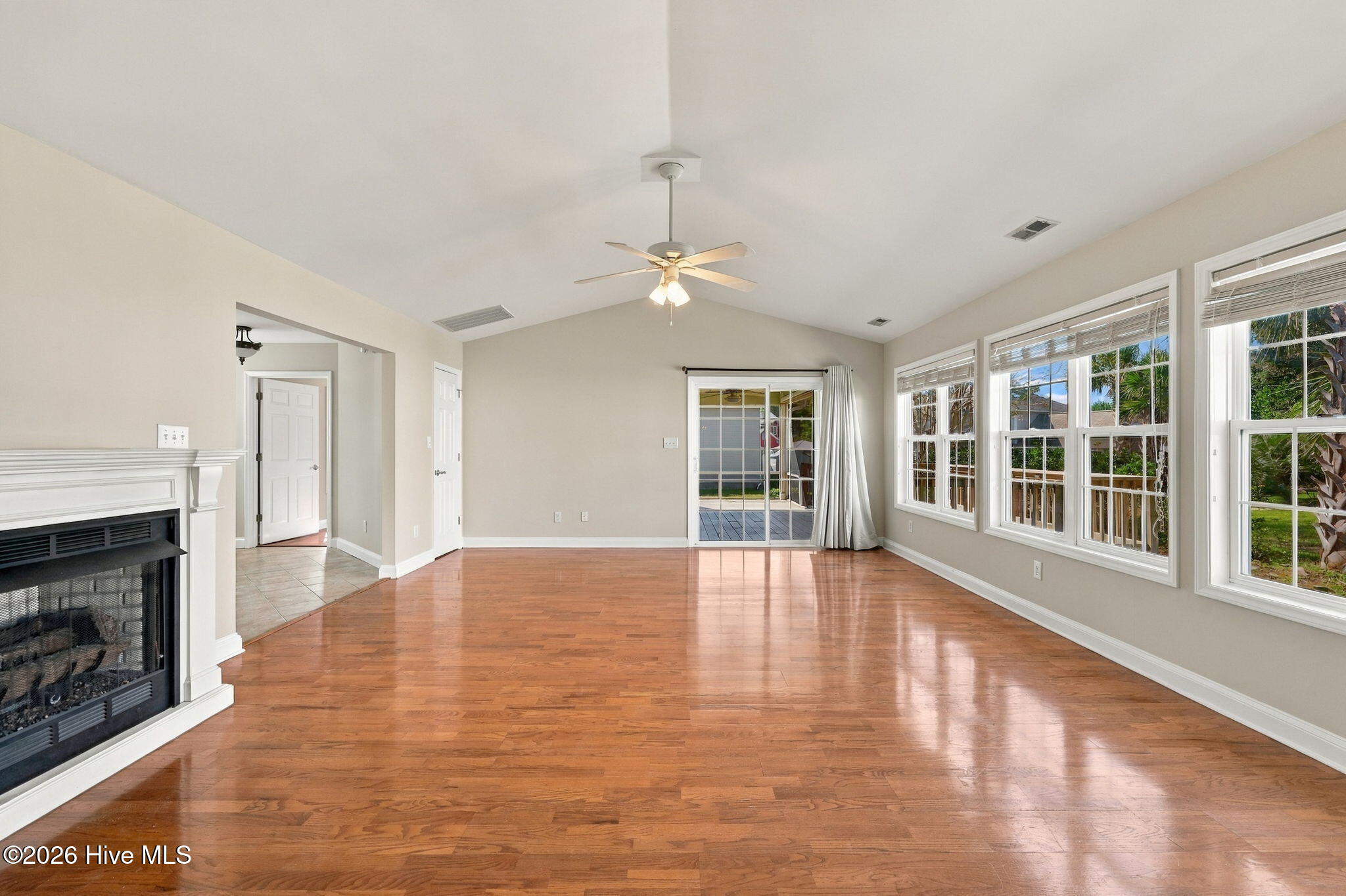 405 Emerald Circle Property Photo 3