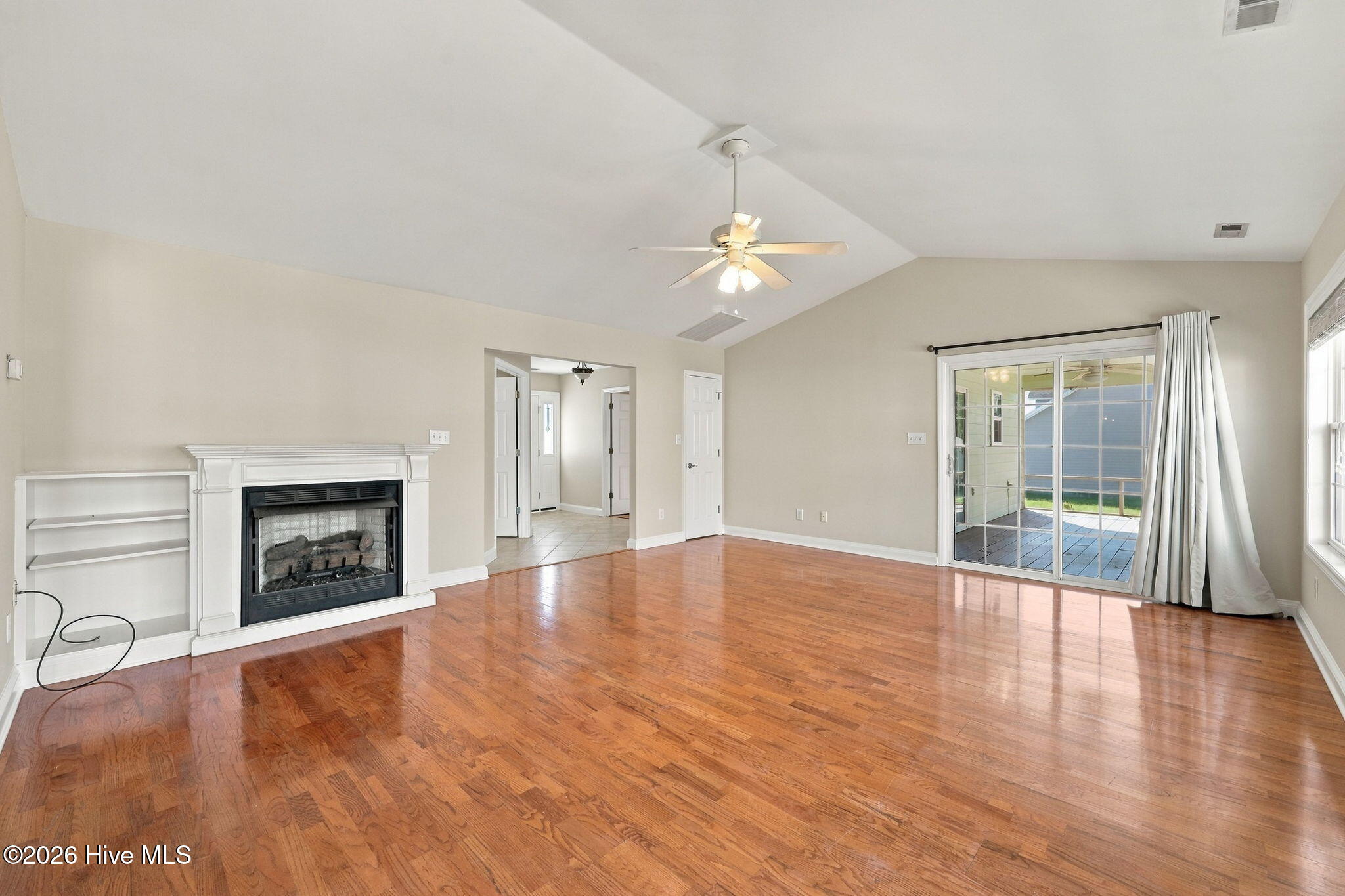 405 Emerald Circle Property Photo 4
