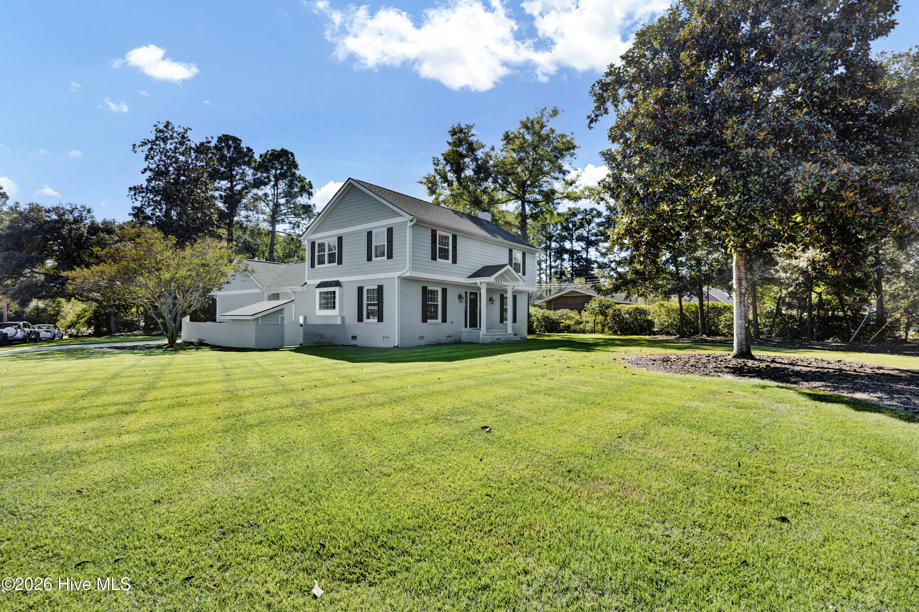 1984 Hillsboro Road Property Photo 2