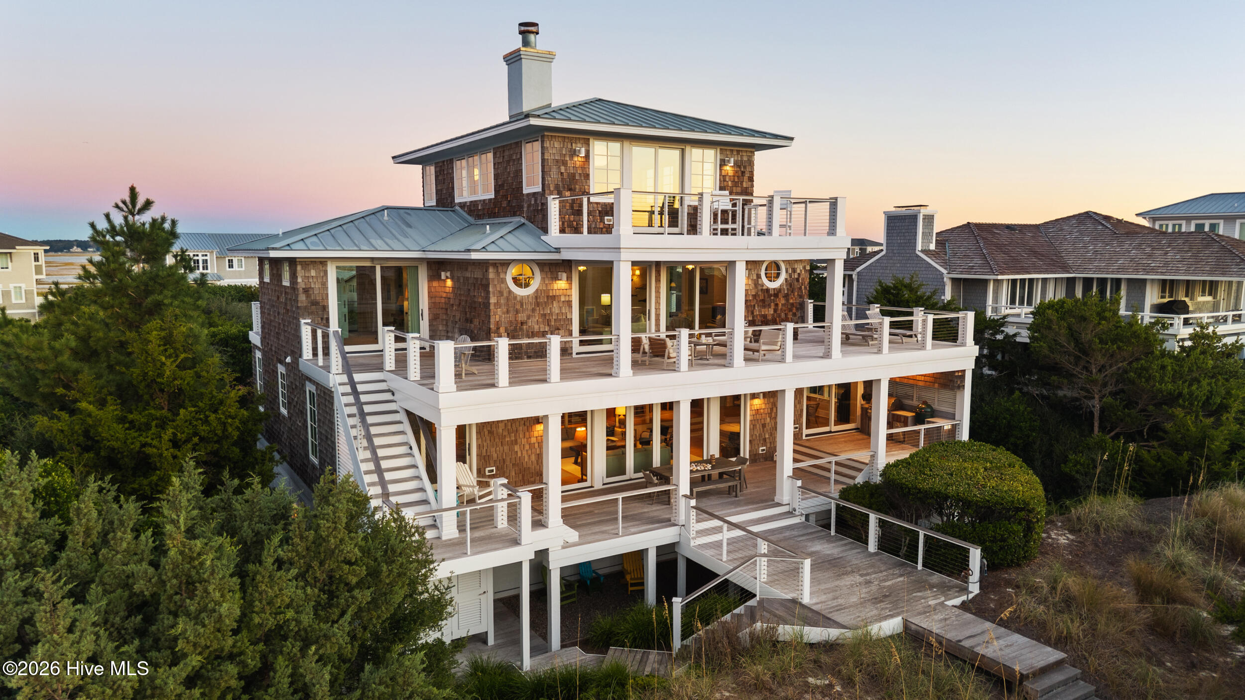 416 Beach Road N Property Photo 4