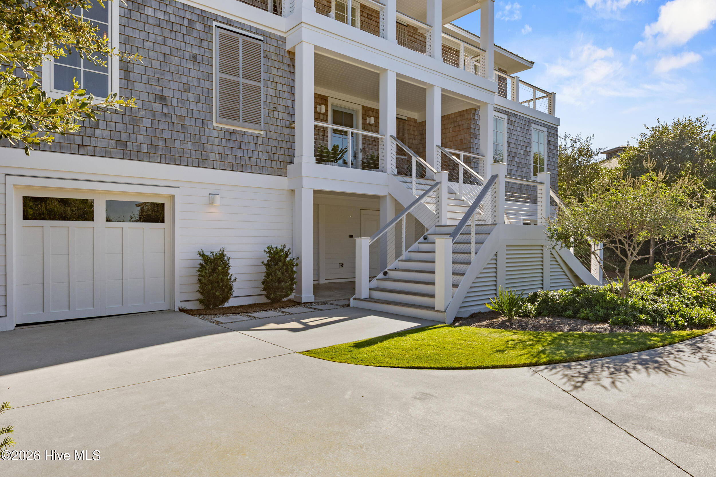 416 Beach Road N Property Photo 9