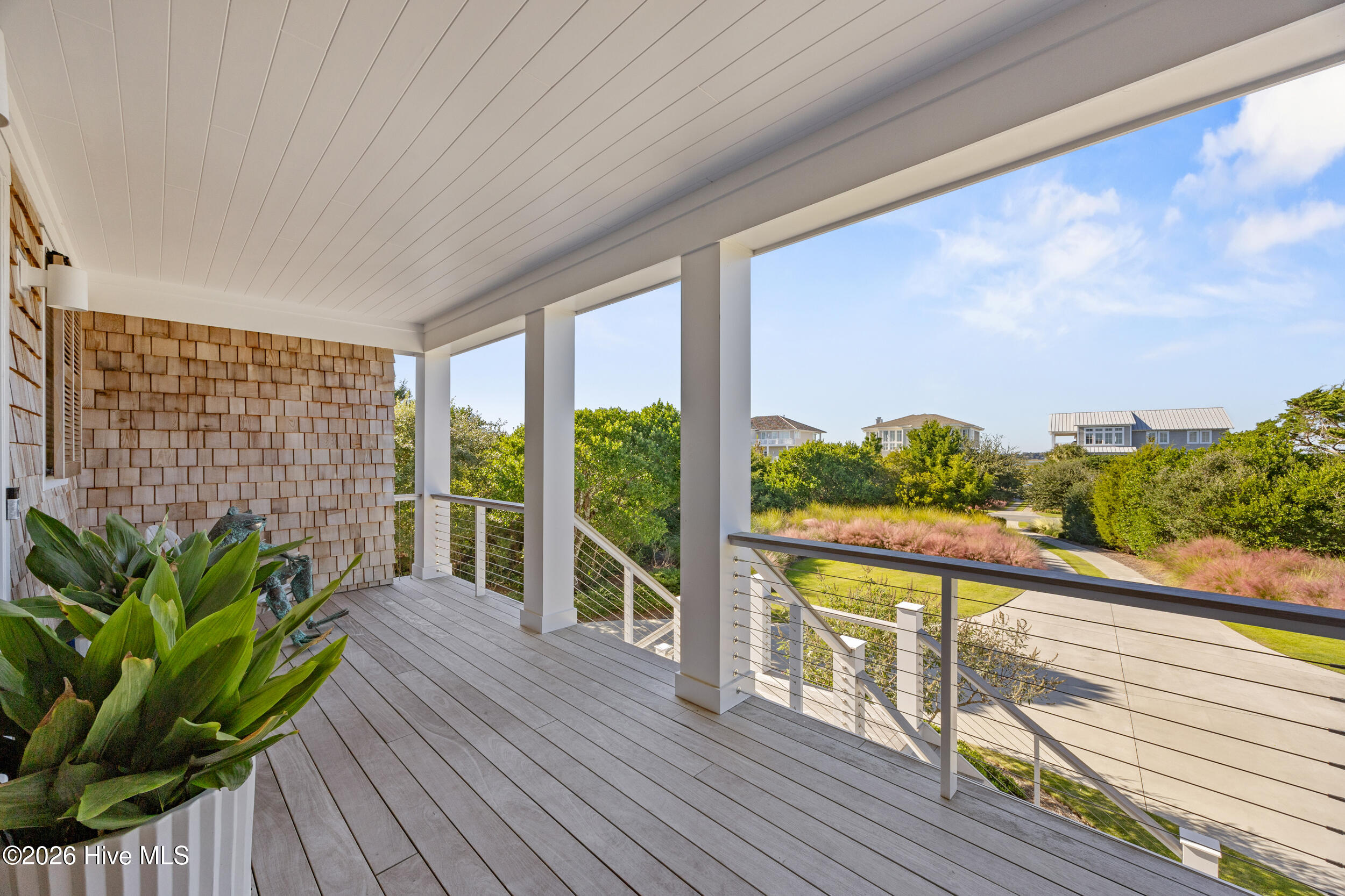 416 Beach Road N Property Photo 10