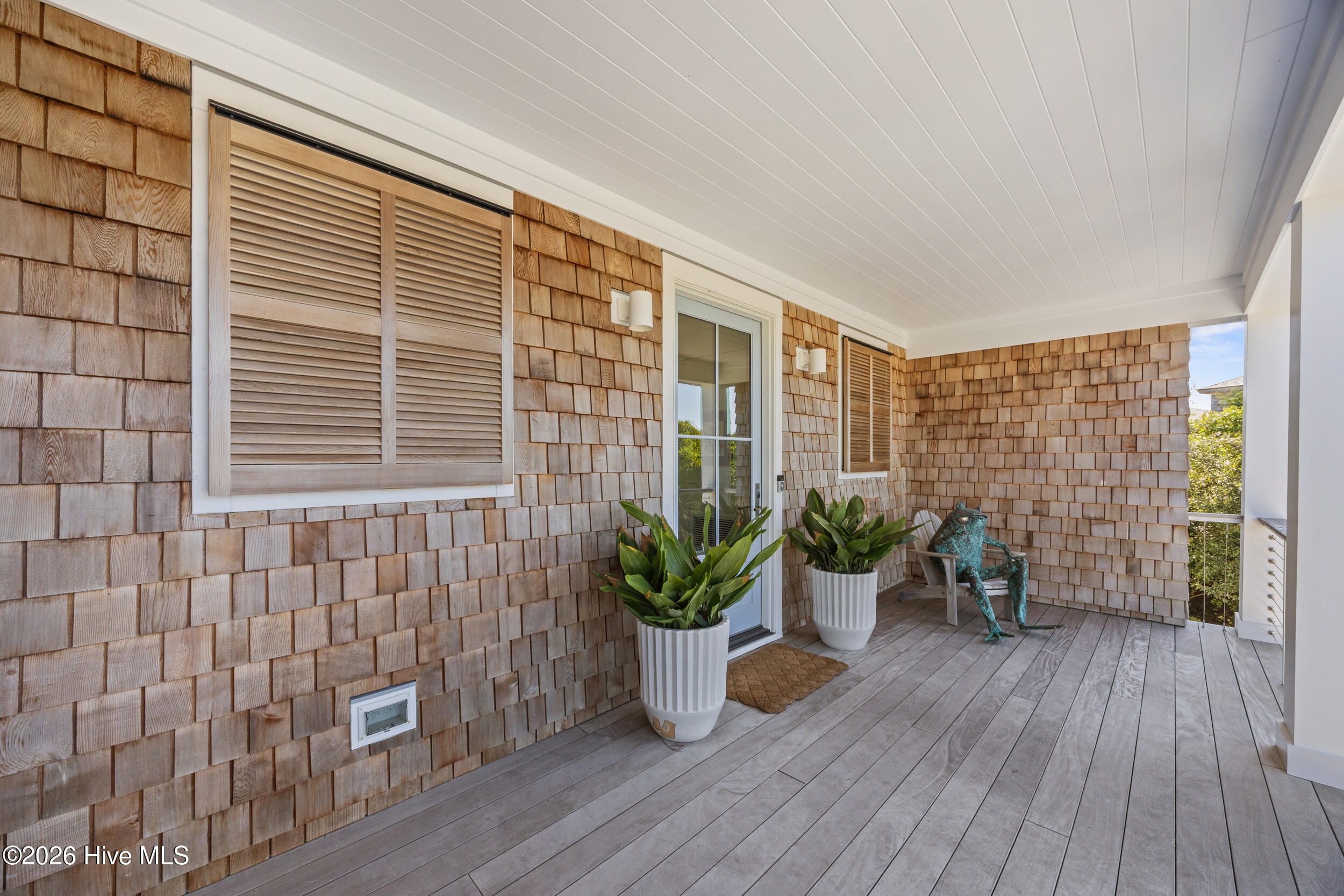 416 Beach Road N Property Photo 11