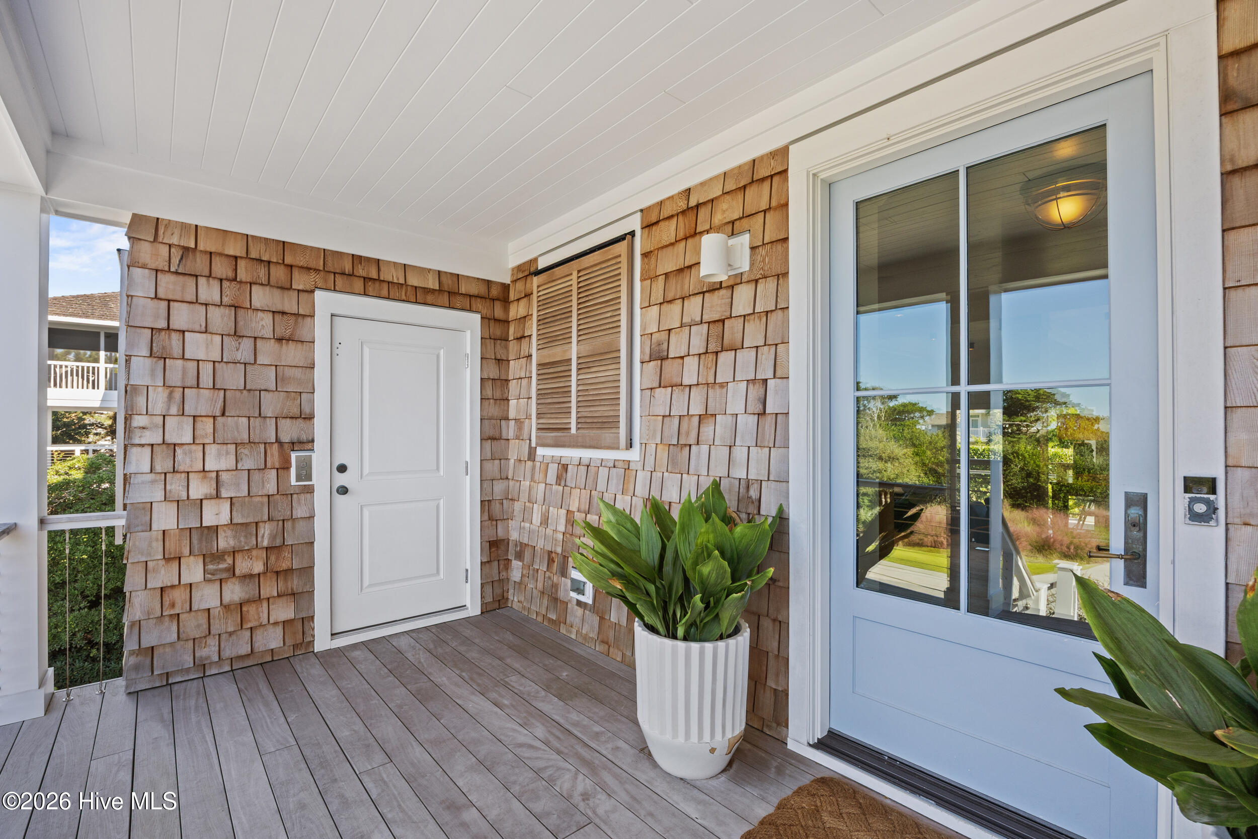416 Beach Road N Property Photo 13