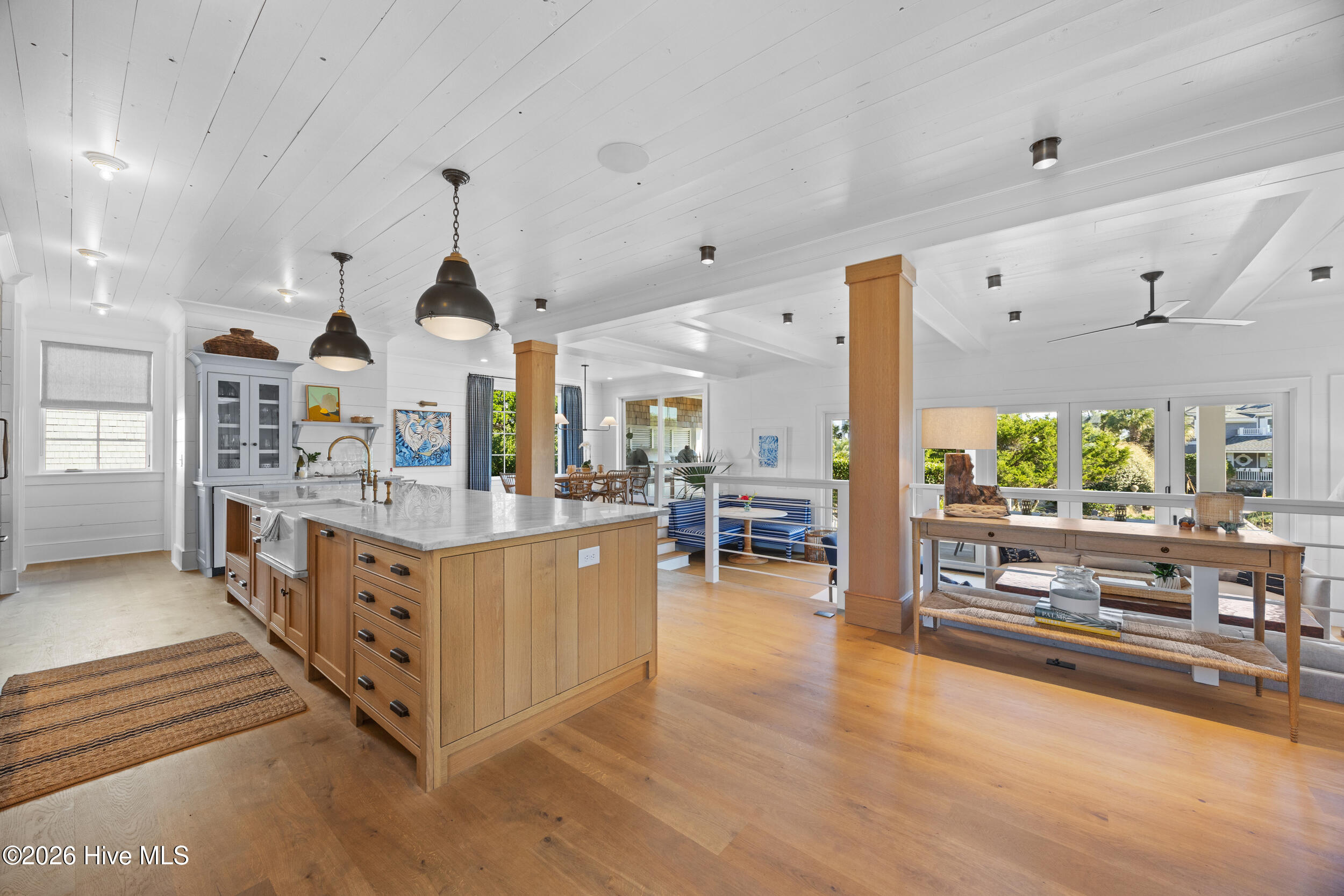416 Beach Road N Property Photo 14