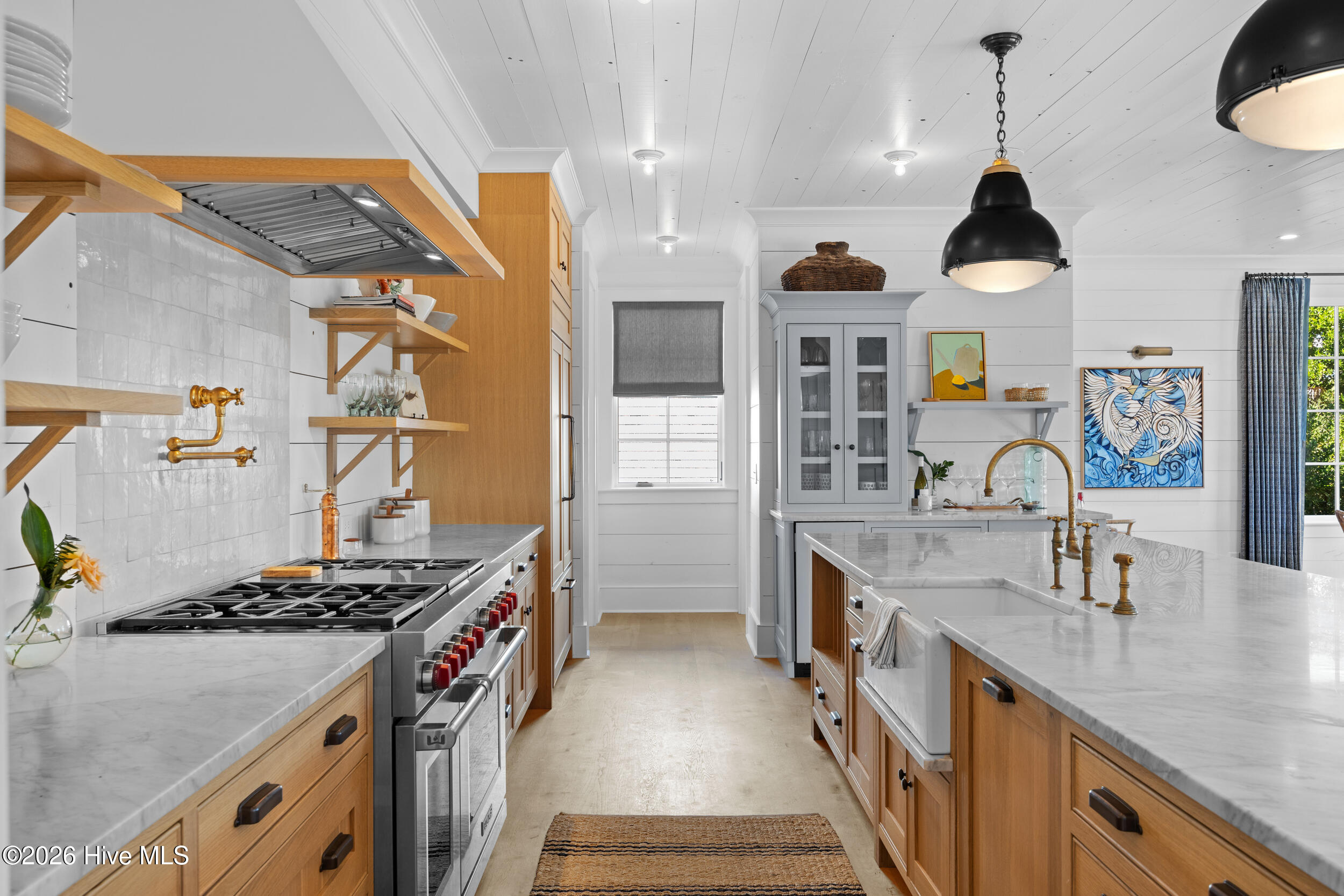 416 Beach Road N Property Photo 15