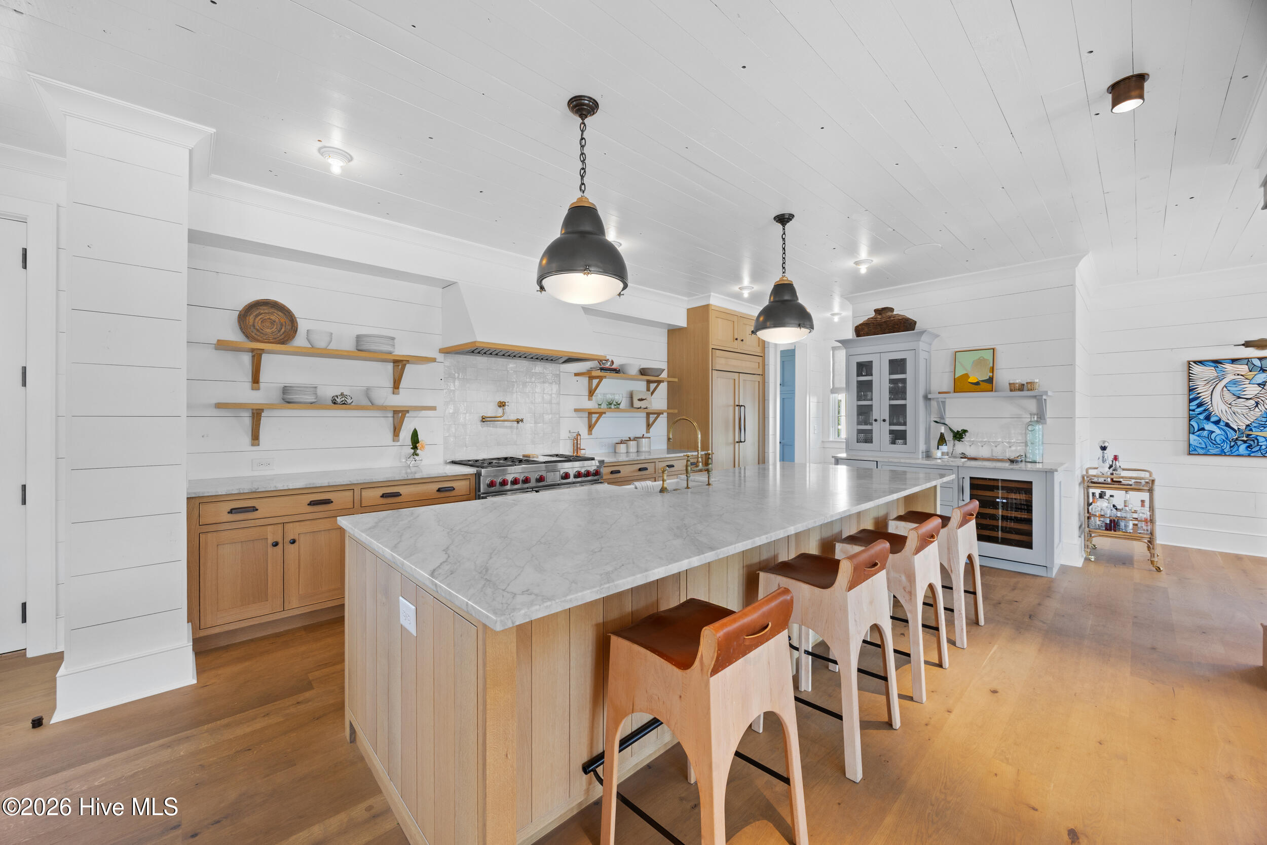 416 Beach Road N Property Photo 16