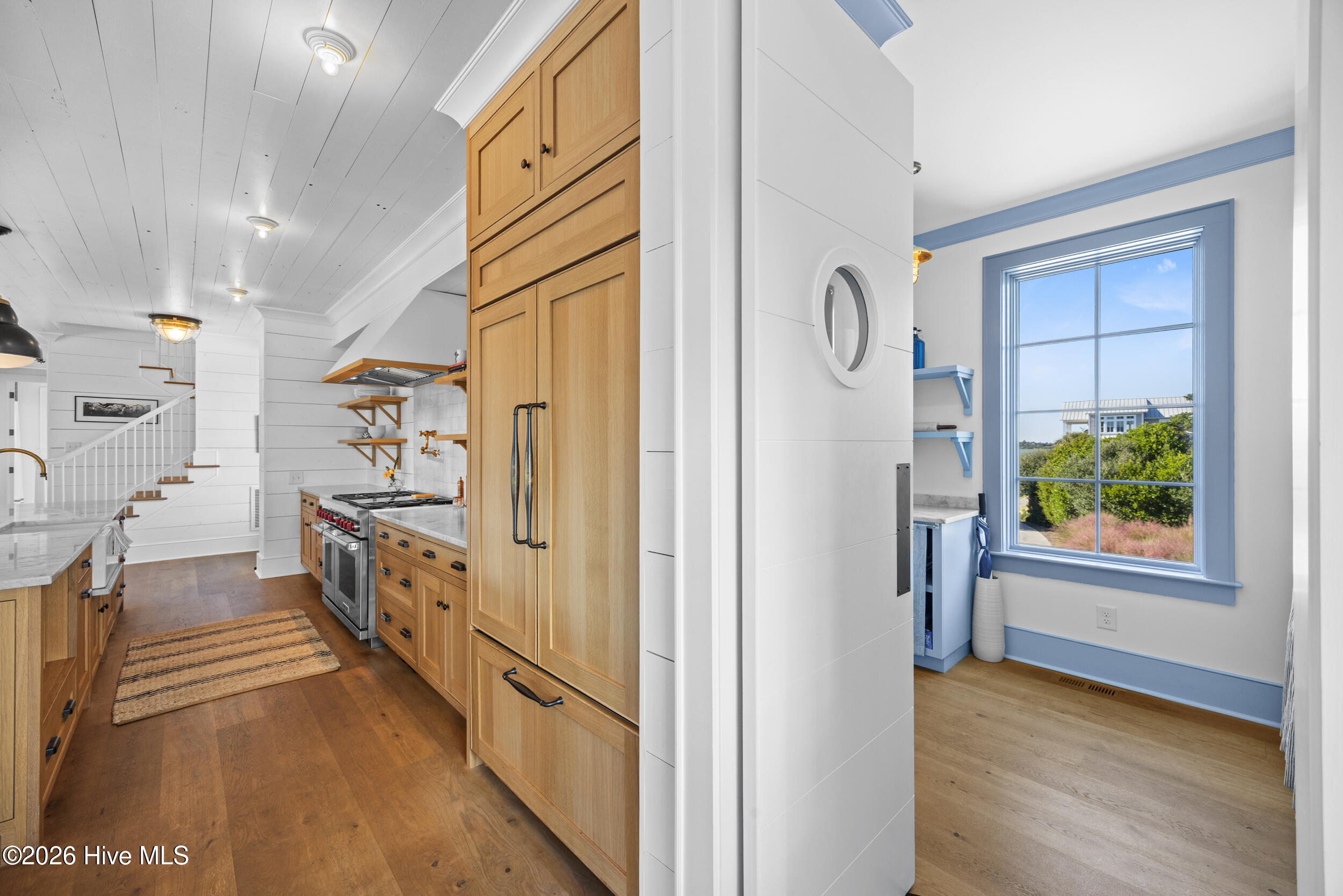 416 Beach Road N Property Photo 22